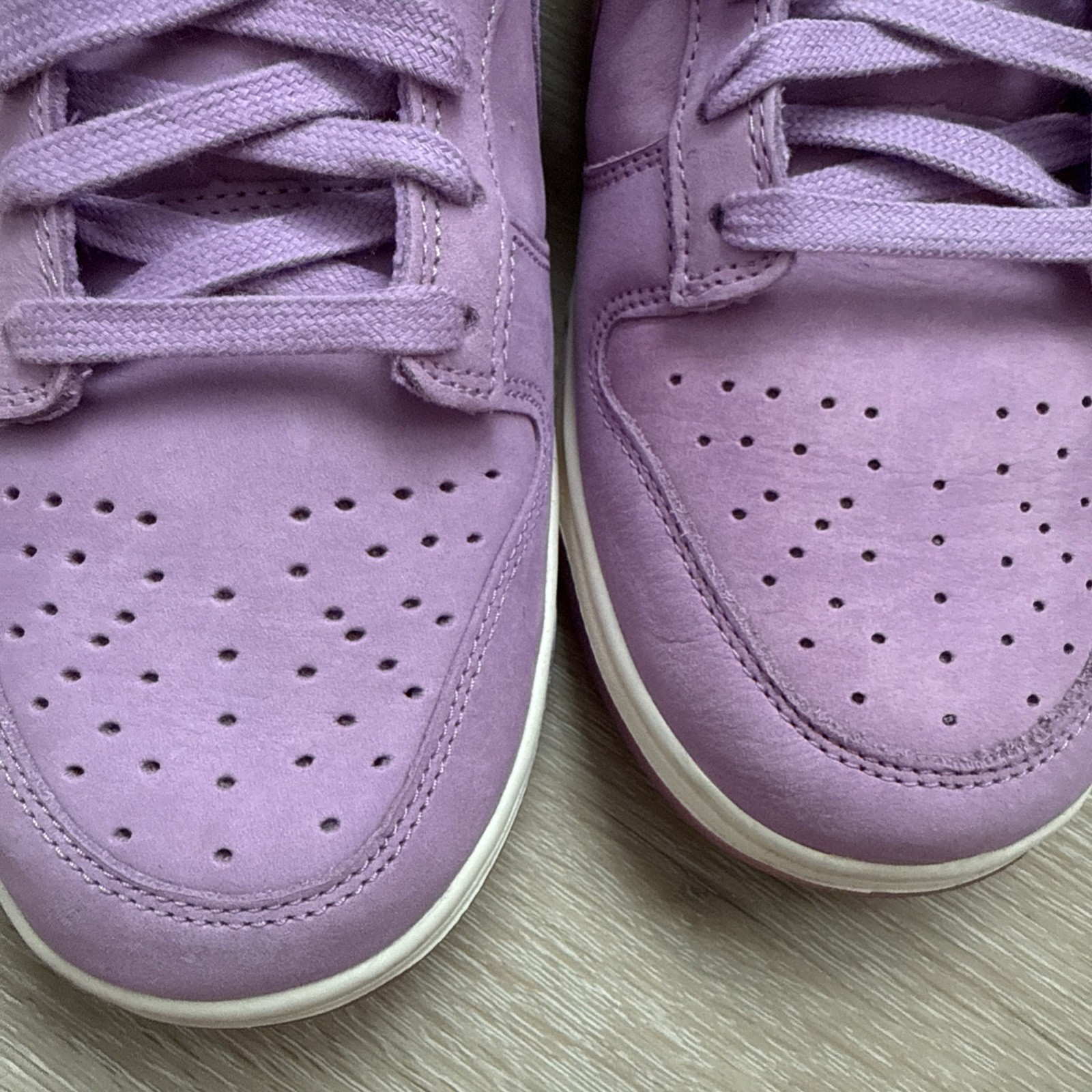 Nike Dunk Low DV7415-500 Sneakers Women’s size 9.5 Rush Fuschia Pink Purple