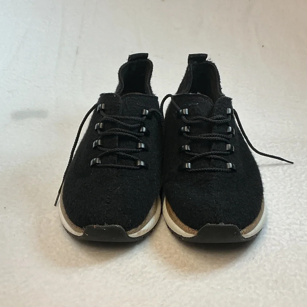 OTBT Speed Sneakers Womens 8 Black Suede Comfort Travel Lightweight Lace Up