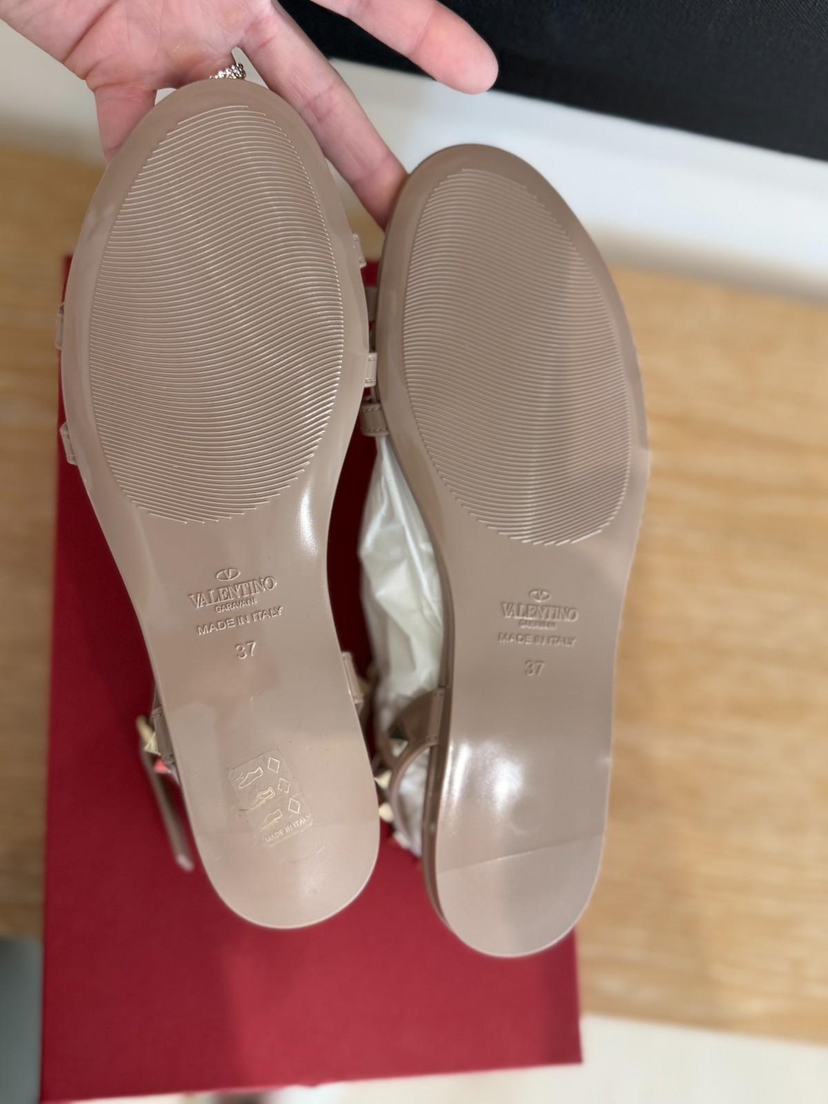 NIB Valentino Rockstud Jelly Flat Gladiator Sandals Size 37 Poudre/Nude/N
