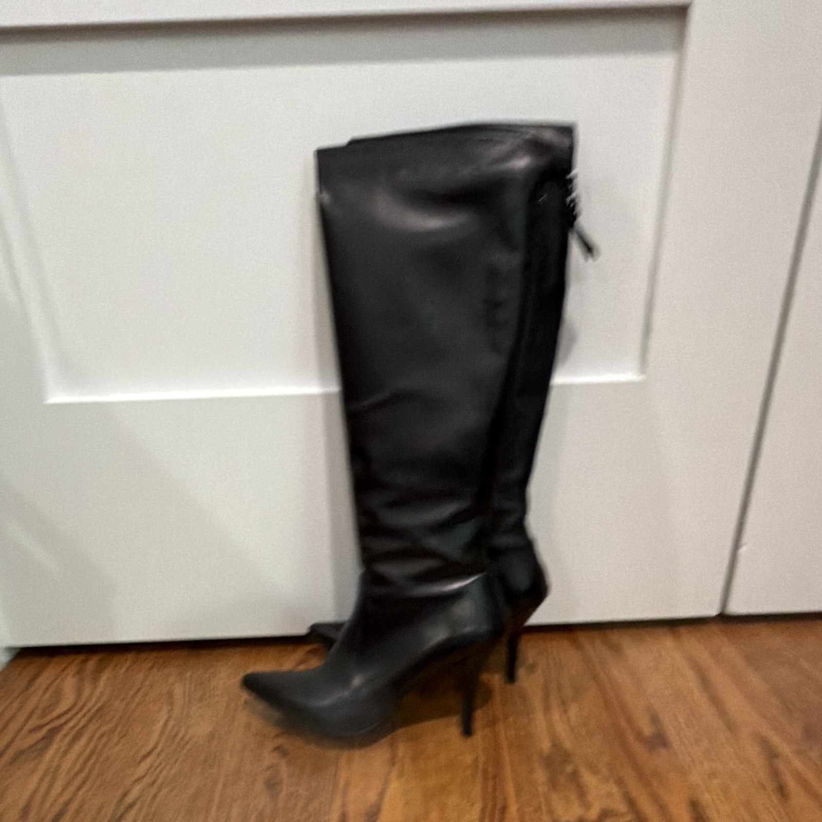 Stuart Weitzman Soho Black Leather Knee High Pointed Toe Zip Boots 6.5 M