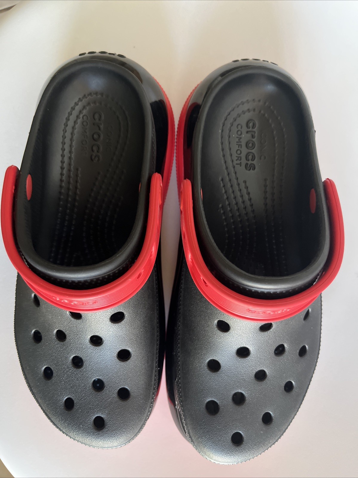Crocs Mega Crush Clog black red womens Right W7 Left W8 mismatched pair adaptive