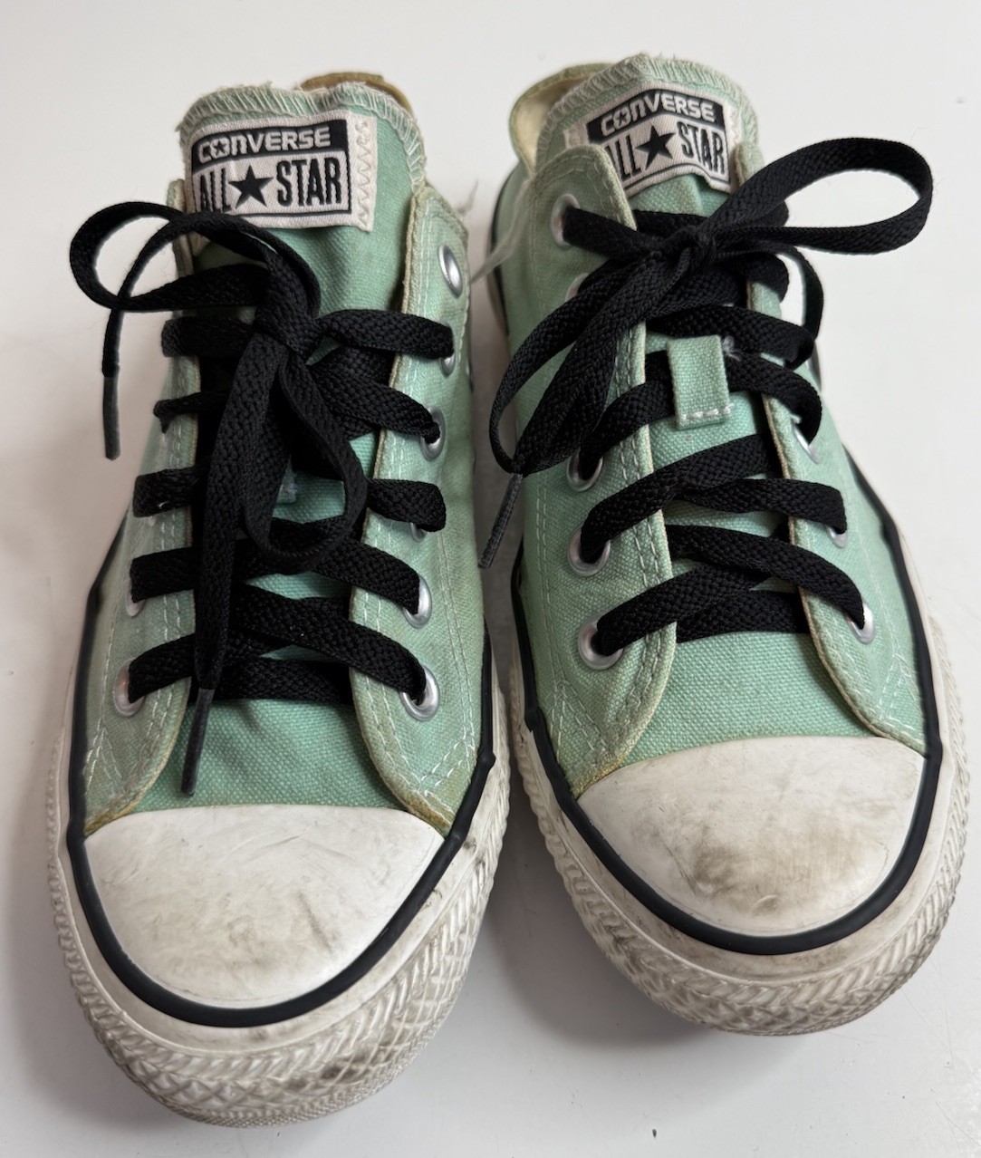 Converse Low Top Shoes Womens Size 7 Shoes Sneakers Model 136565F Lace Up