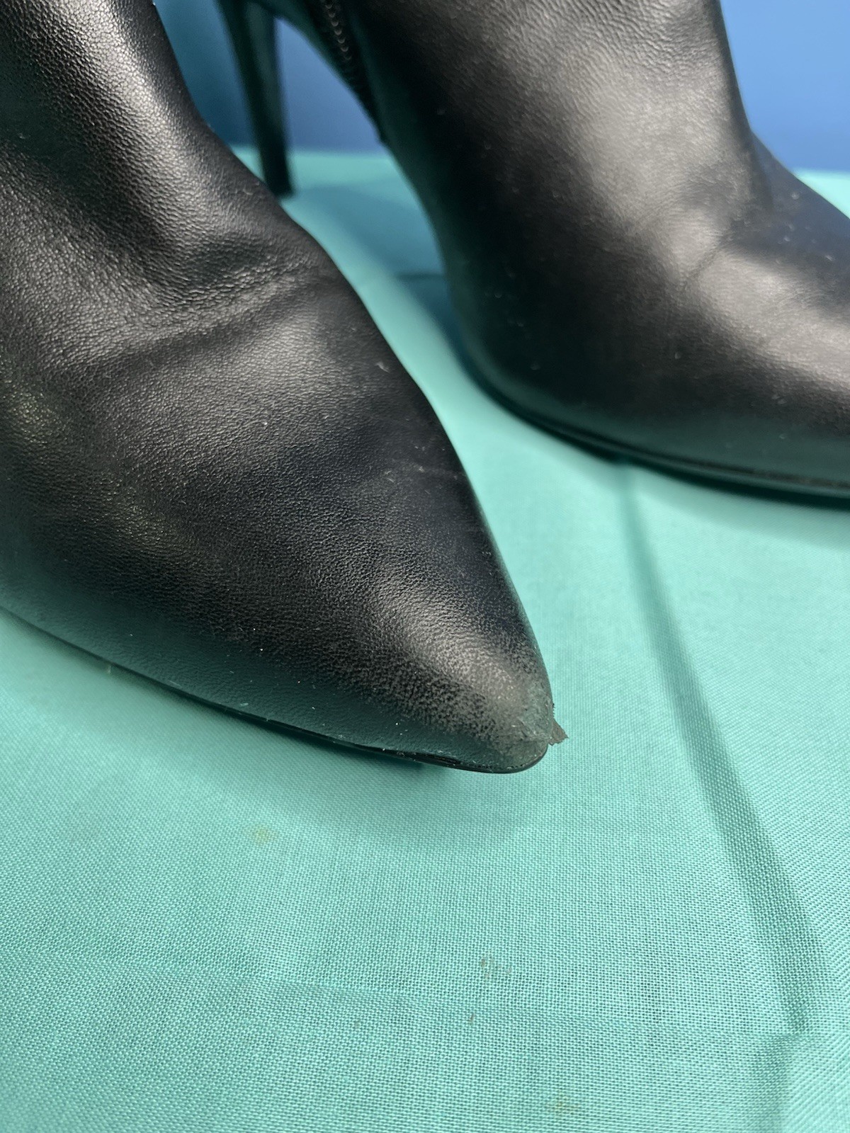 Calvin Klein Booties «Jeanna» Black Leather 3in Heeled Womens Shoes  size 9m