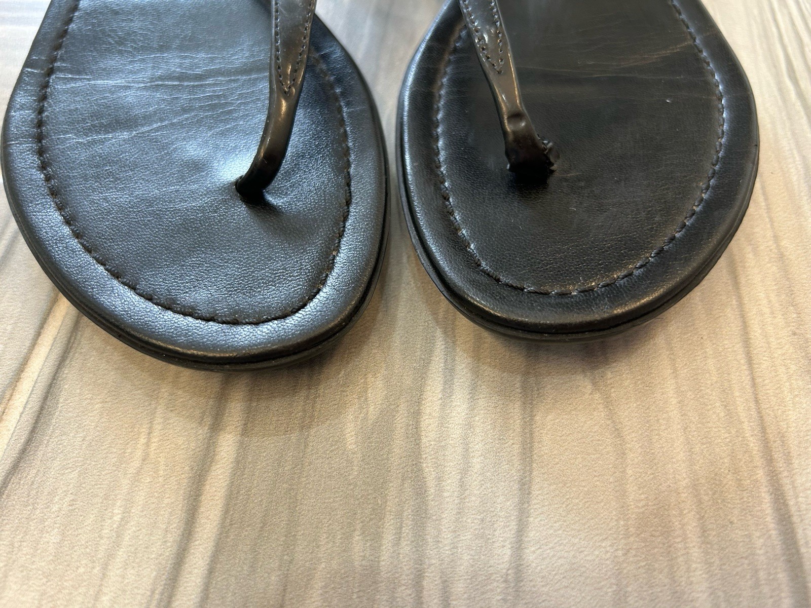 PRADA Black Leather Flat Sandals Logo Emblem On Front Sz 39