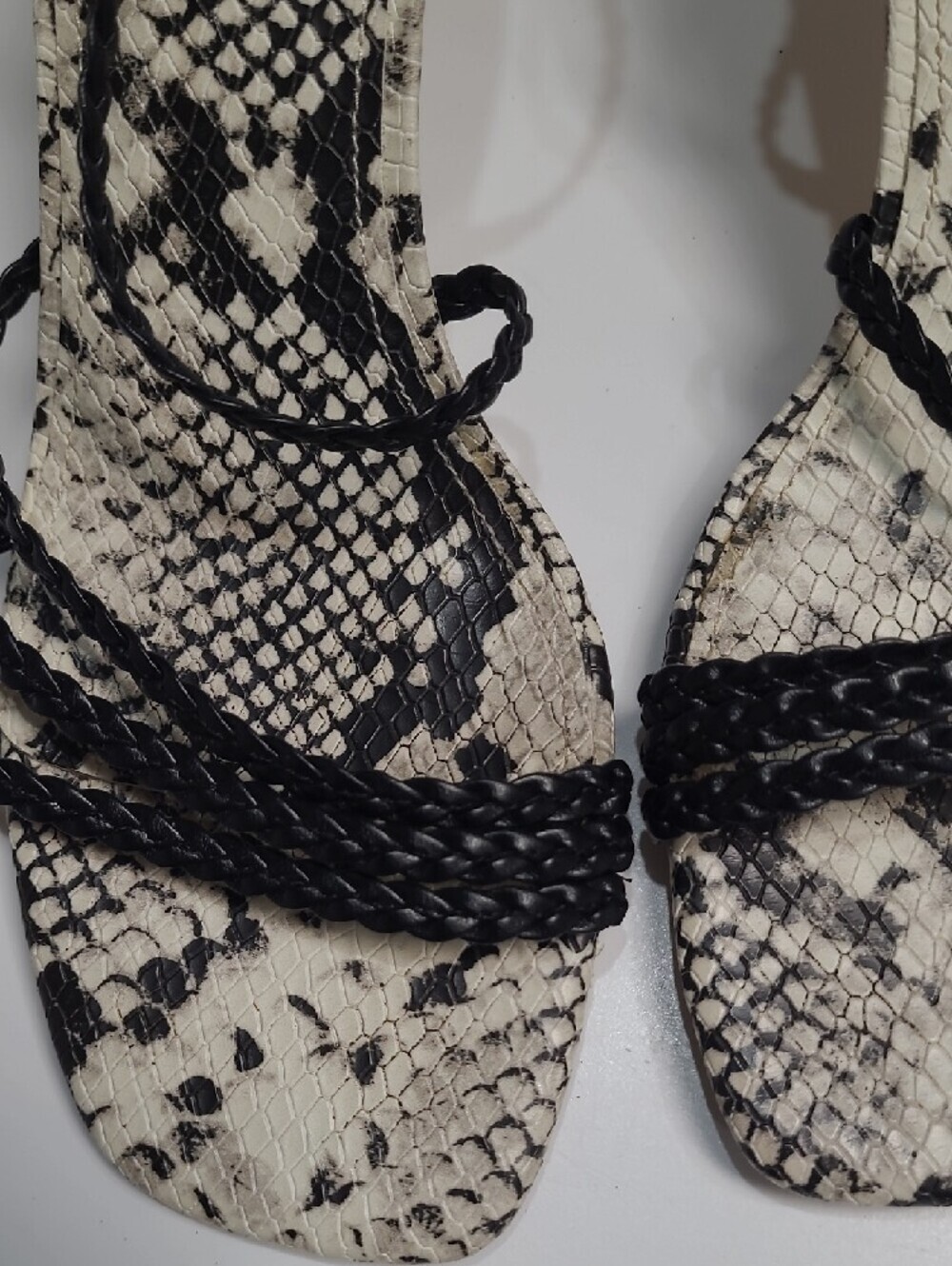 Nine West Black & White Snake-Print Braided Strap Sandals – Size 8.5