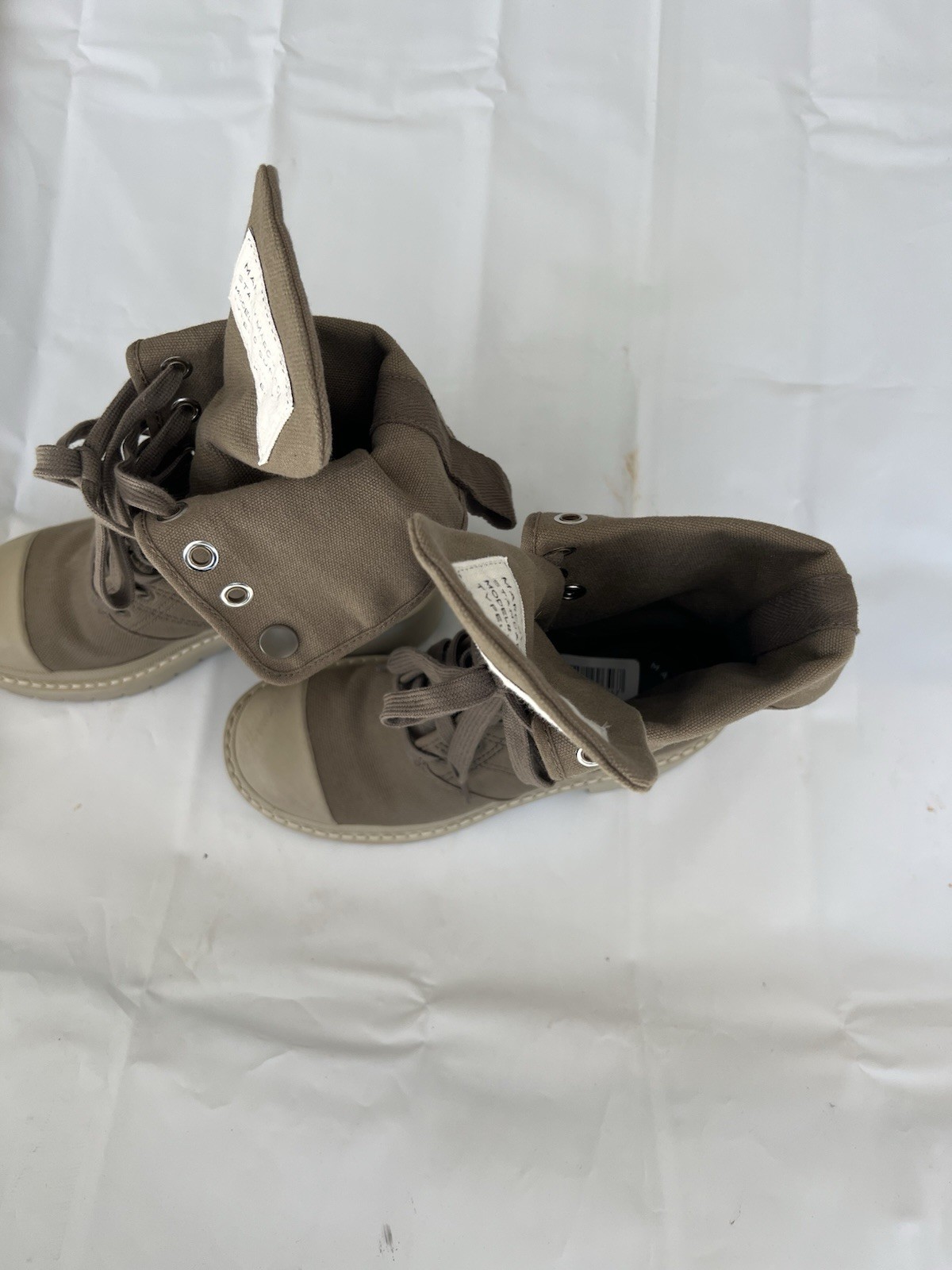 Marc by Marc Jacobs Tan fabric combat Hill/buttons on the side – Lace Up