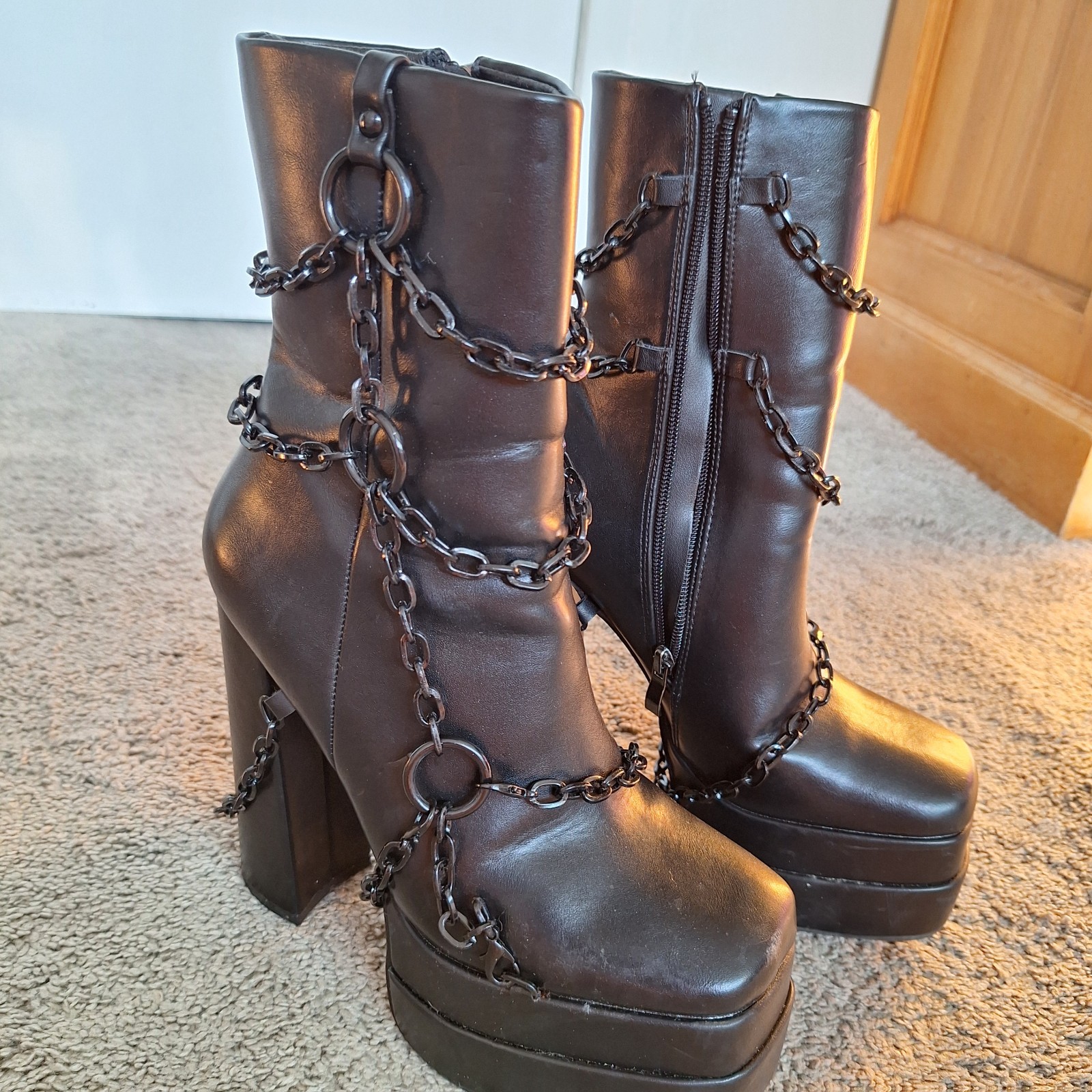 KILLSTAR Womens Gloom For Doom Platform Chained Boots W/side zipper Size 7
