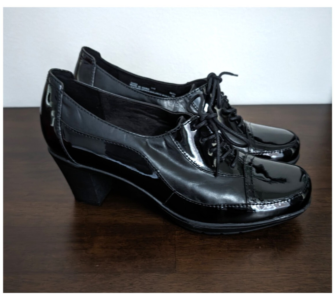 CLARKS Bendables Honest Oxford Lace Up Patent Leather Heeled Size 11M New in Box