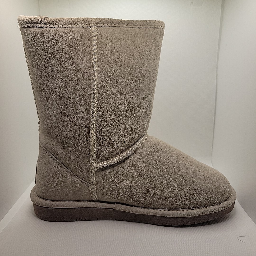 Bearpaw Emma Short 608W Womens Winter White Suede Sheepskin Winter Boots Size 8