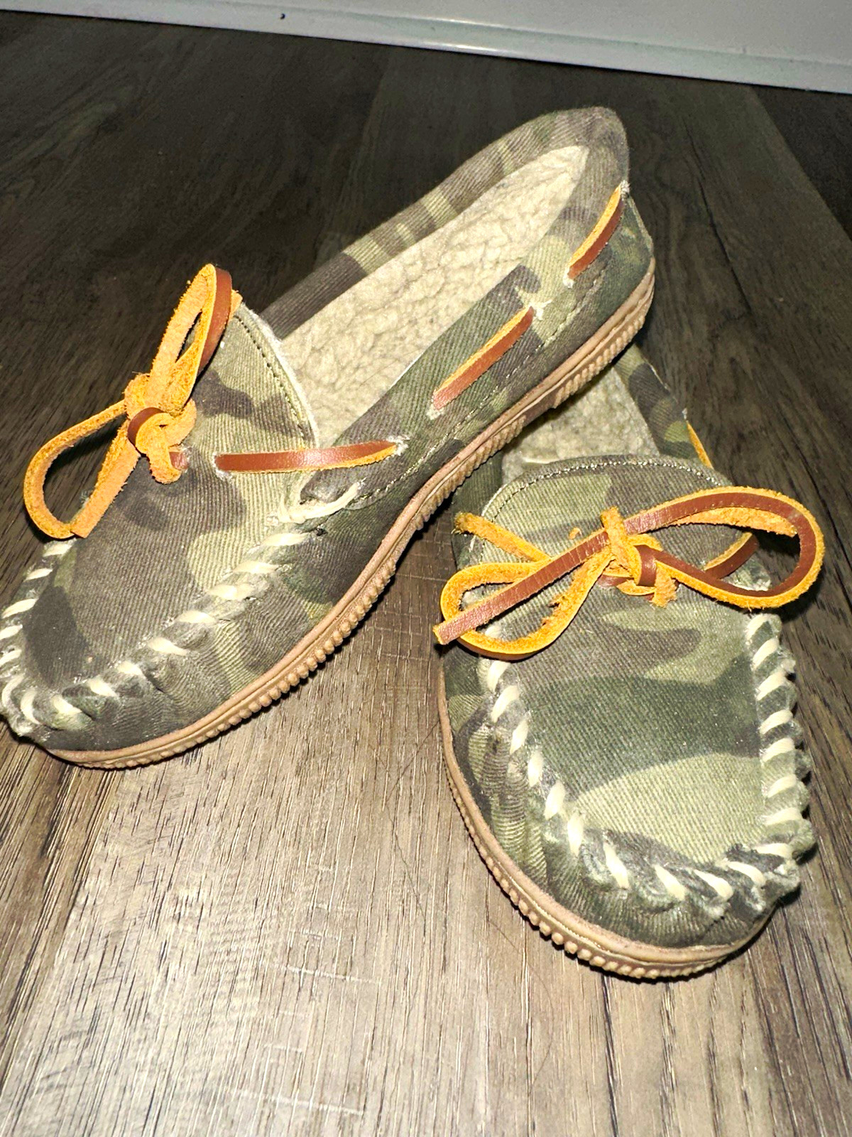 Oomka Women’s Camo Moccasin Slippers Faux Fur Lined Slip-On US 7