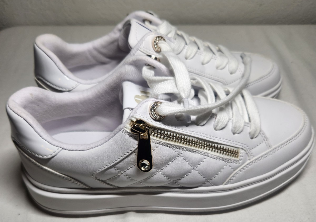 Women’s White Quilted Sneakers Size 8M – Gold Zipper Accent & Logo Detail