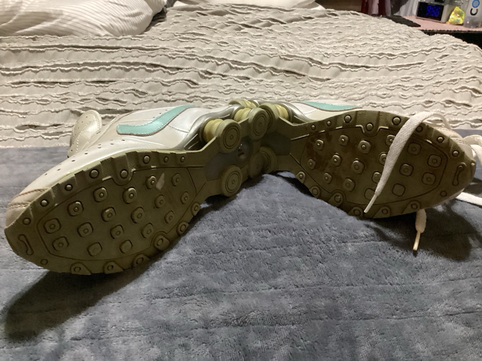 Women’s Nike White/Blue Logo Low Top Lace-Up Athletic Sneakers. Size 6 youth.