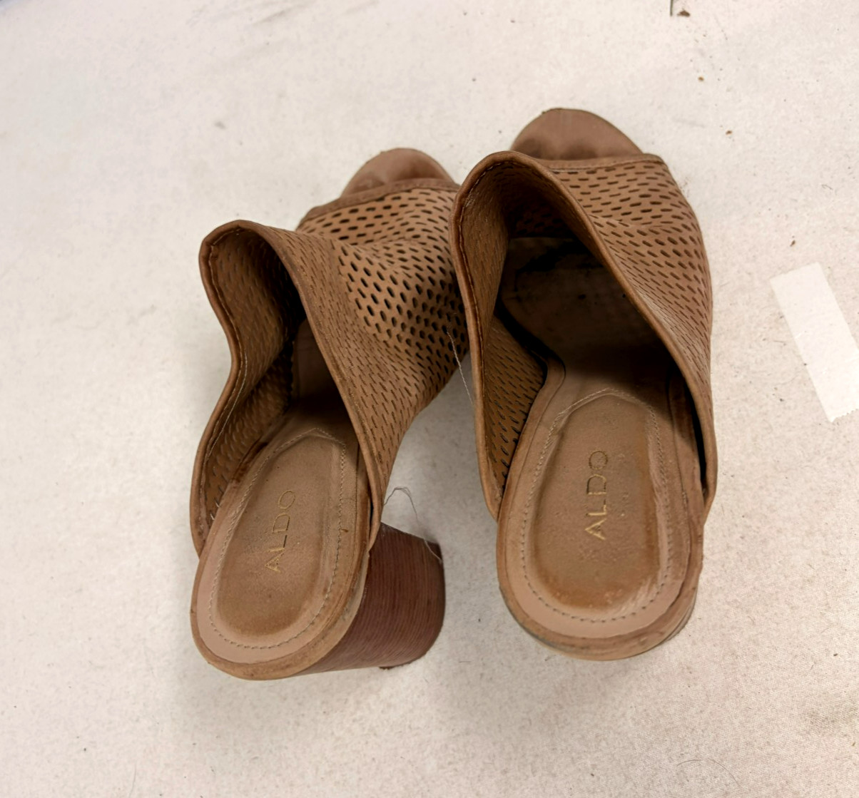 ALDO Tan Perforated Leather Mule Sandals Block Heel Women’s US 7.5 EU 38 Brazil