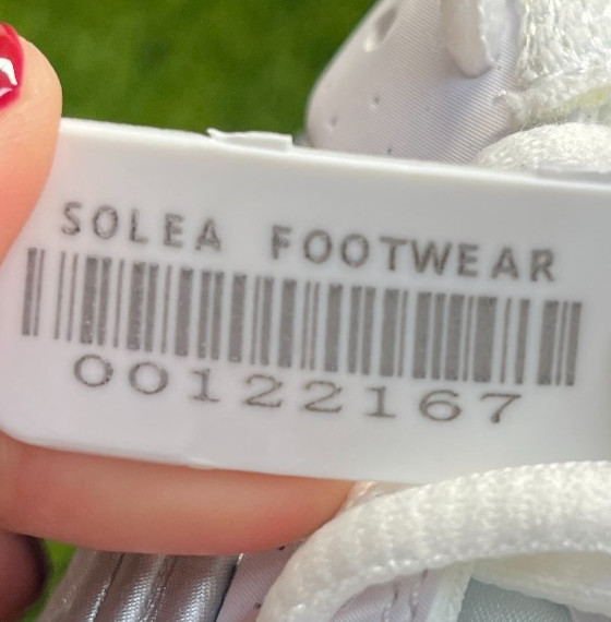 Nike Shox R4 Womens Size 6.5 White Metallic Silver Running Walking Shoes Sneaker