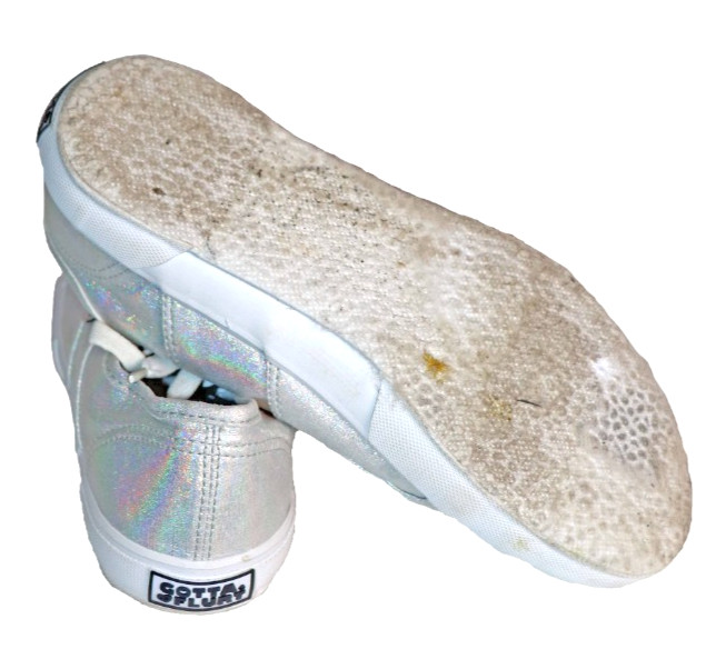 Iridescent Gotta Flurt Silver Lace-up «Charm» Fashion Sneakers Size 7.5 GUC