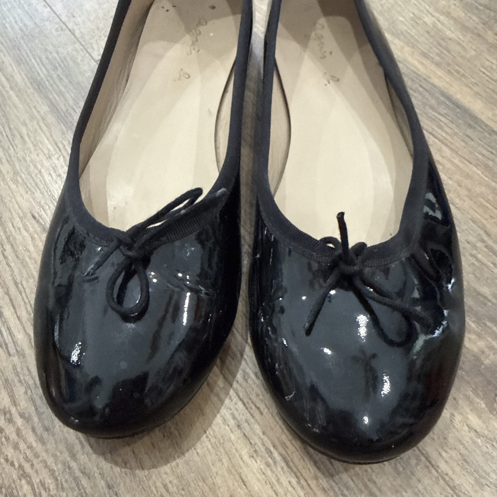 Agnes B. BALLET FLATS-BLACK COLOR-PATENT SHINY LEATHER-FRONT BOW-SZ 40-USED