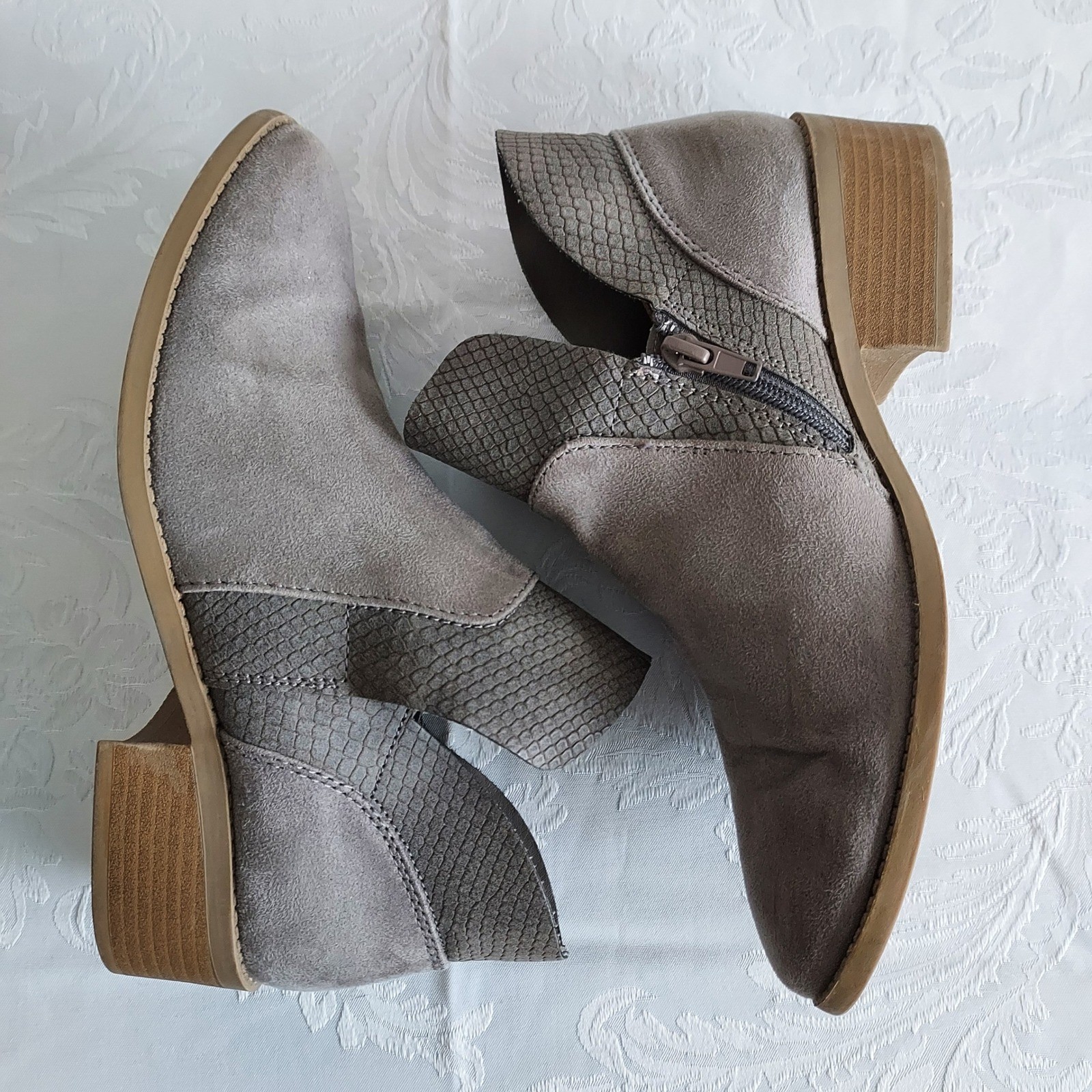 American Eagle 8 Ankle Boots Bootie Gray Leather Suede Faux Snakeskin Trim Split