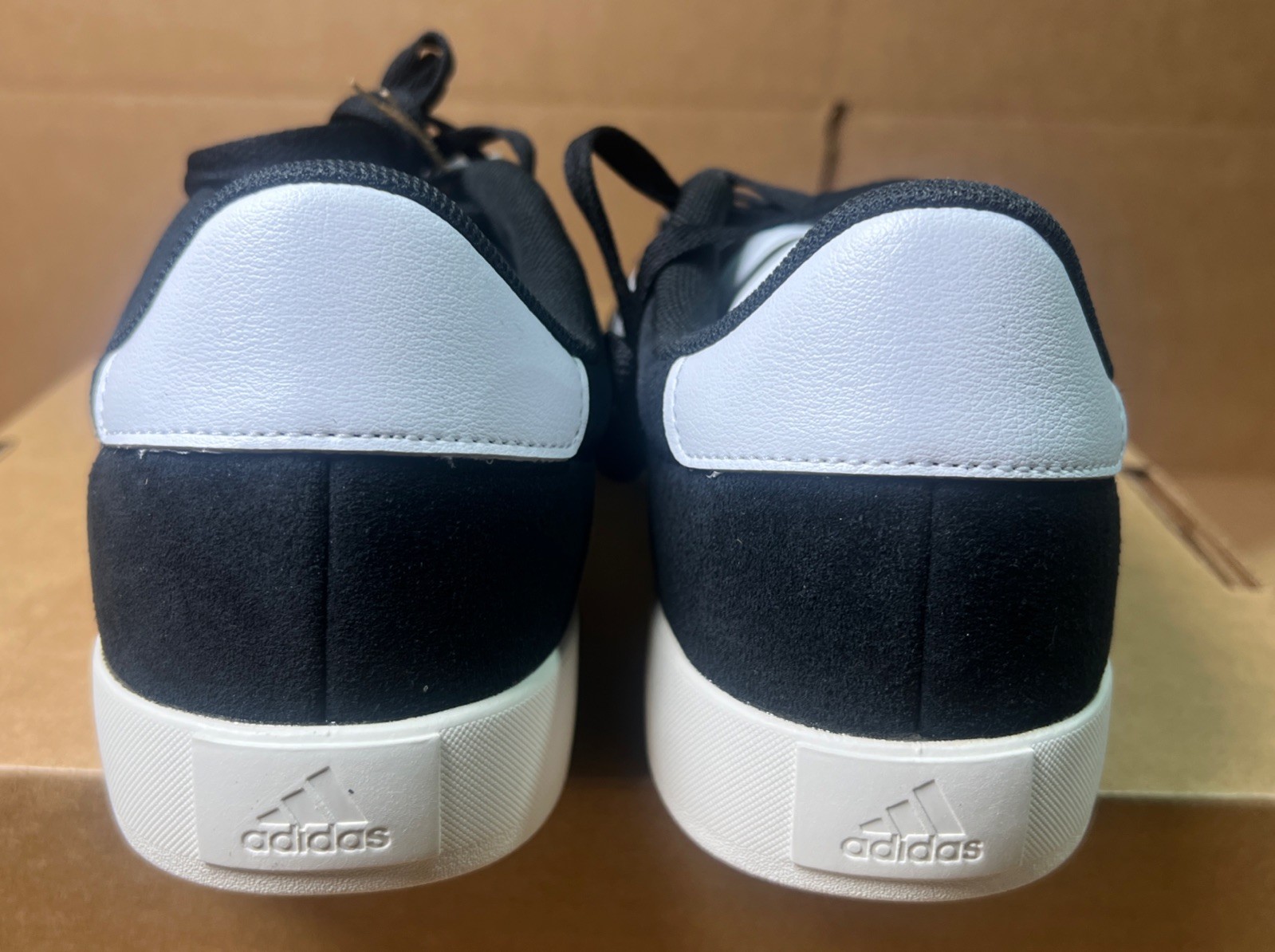 Woman’s Fashion Sneakers adidas Athletic & Sneakers Sz 10