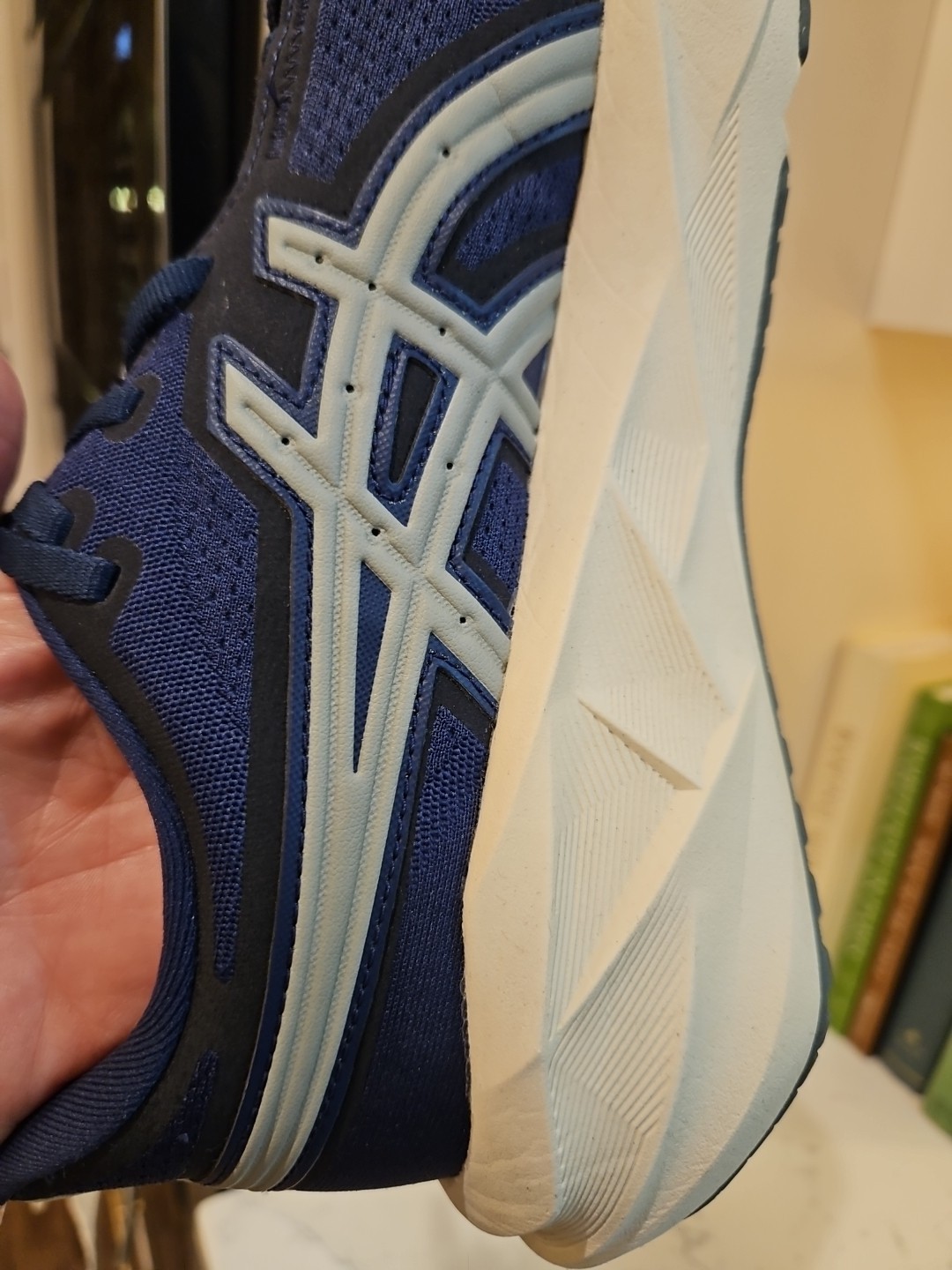 ASICS NOVABLAST 5 ASCIS TRACK CLUB INDIGO BLUE & SEAL size 10 Women’s 1012B811