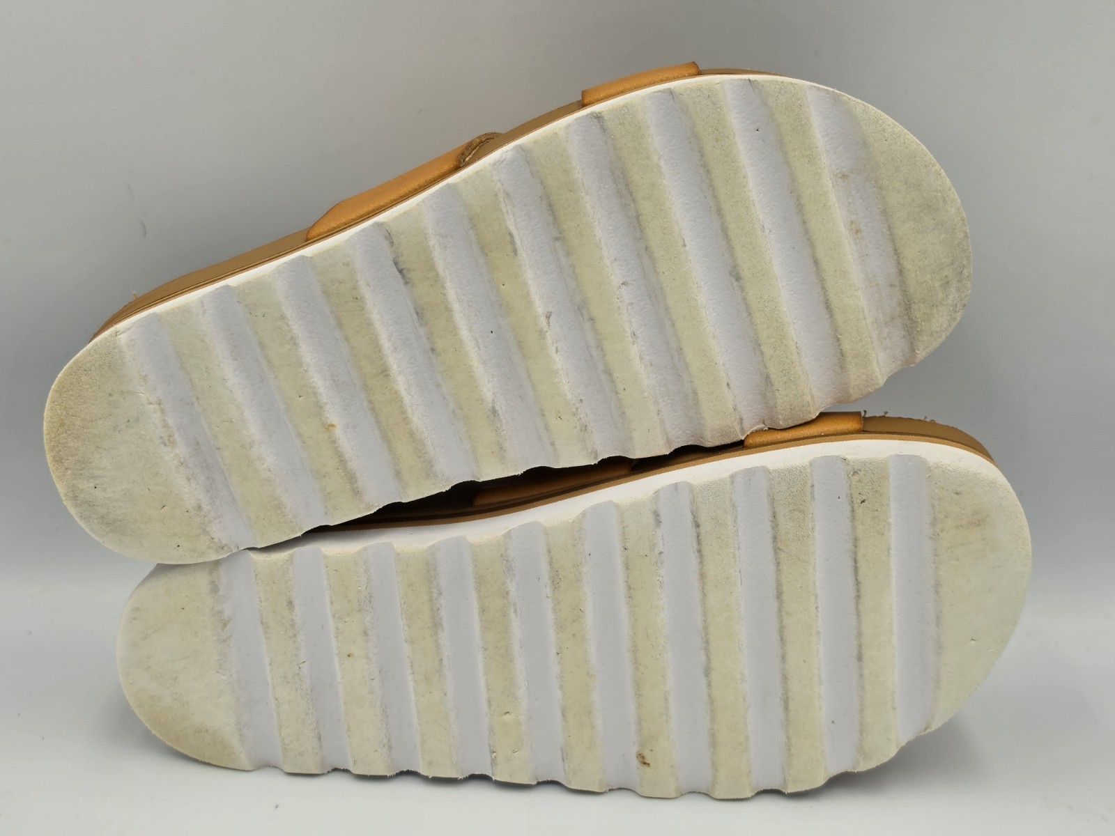 Reef Cushion Vista Hi Tan Brown Platform Sandals Vegan Leather Womens US Size 6