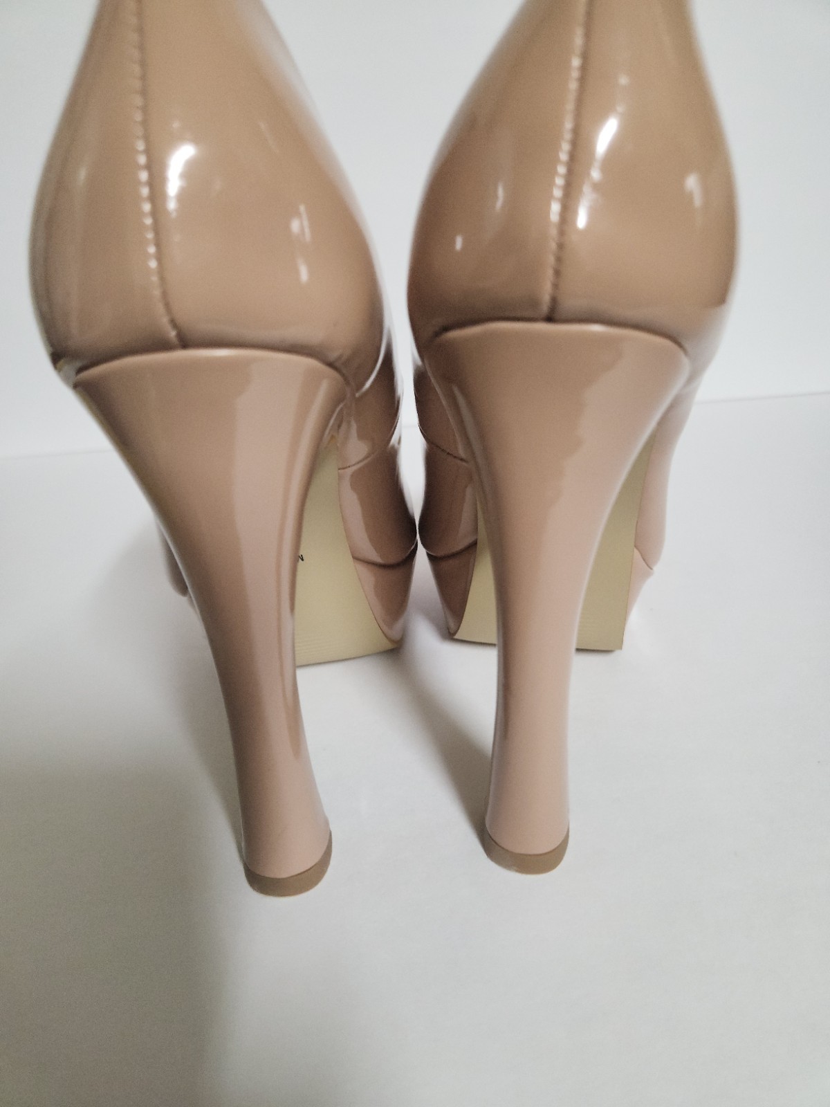 Mixx Shuz Nude Patent Round Toe Platform Pumps Heels Women’s Size 5.5