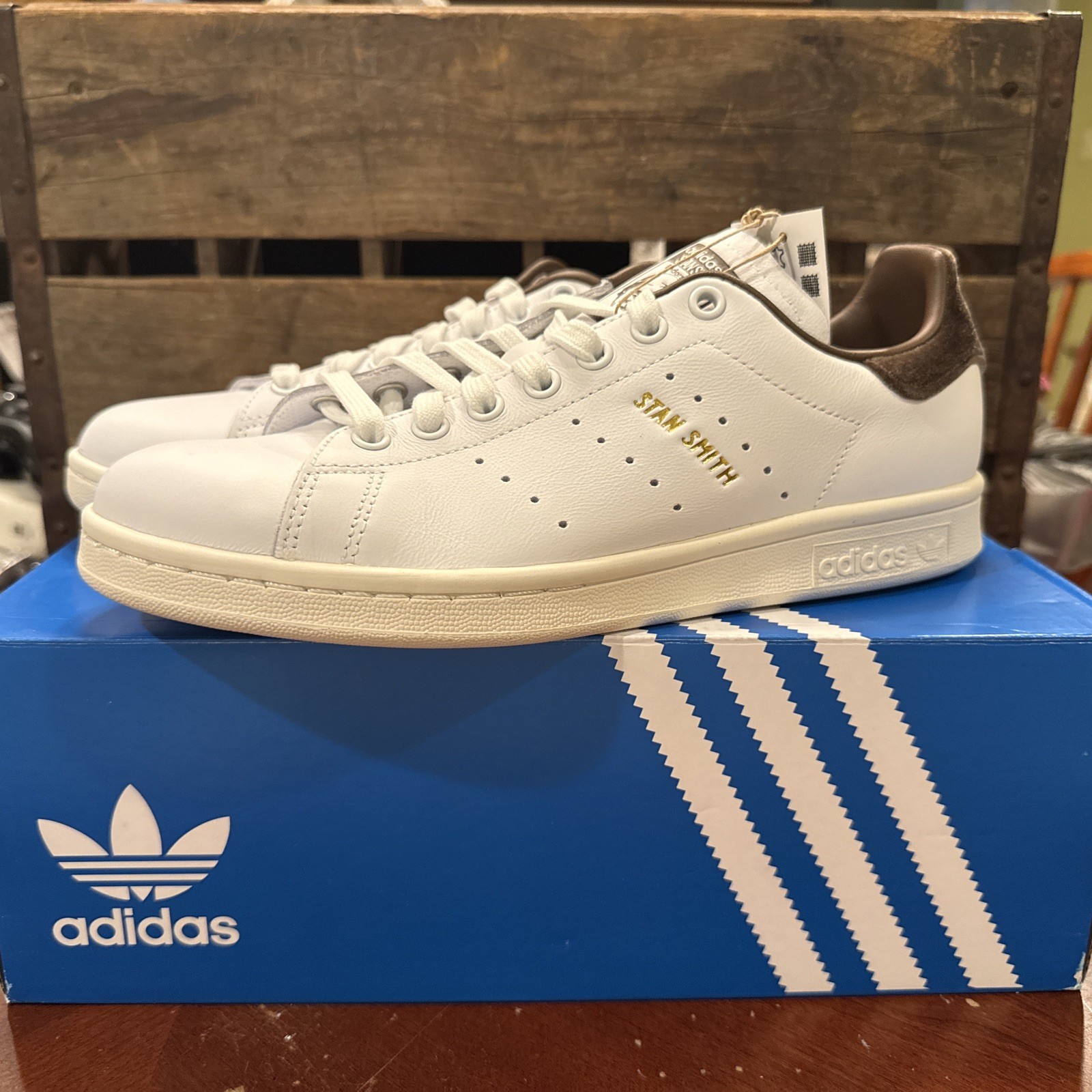 NEW AUTHENTIC ADIDAS ORIGINALS STAN SMITH CLOUD WHITE GOLD MET BROWN WOMENS US 9