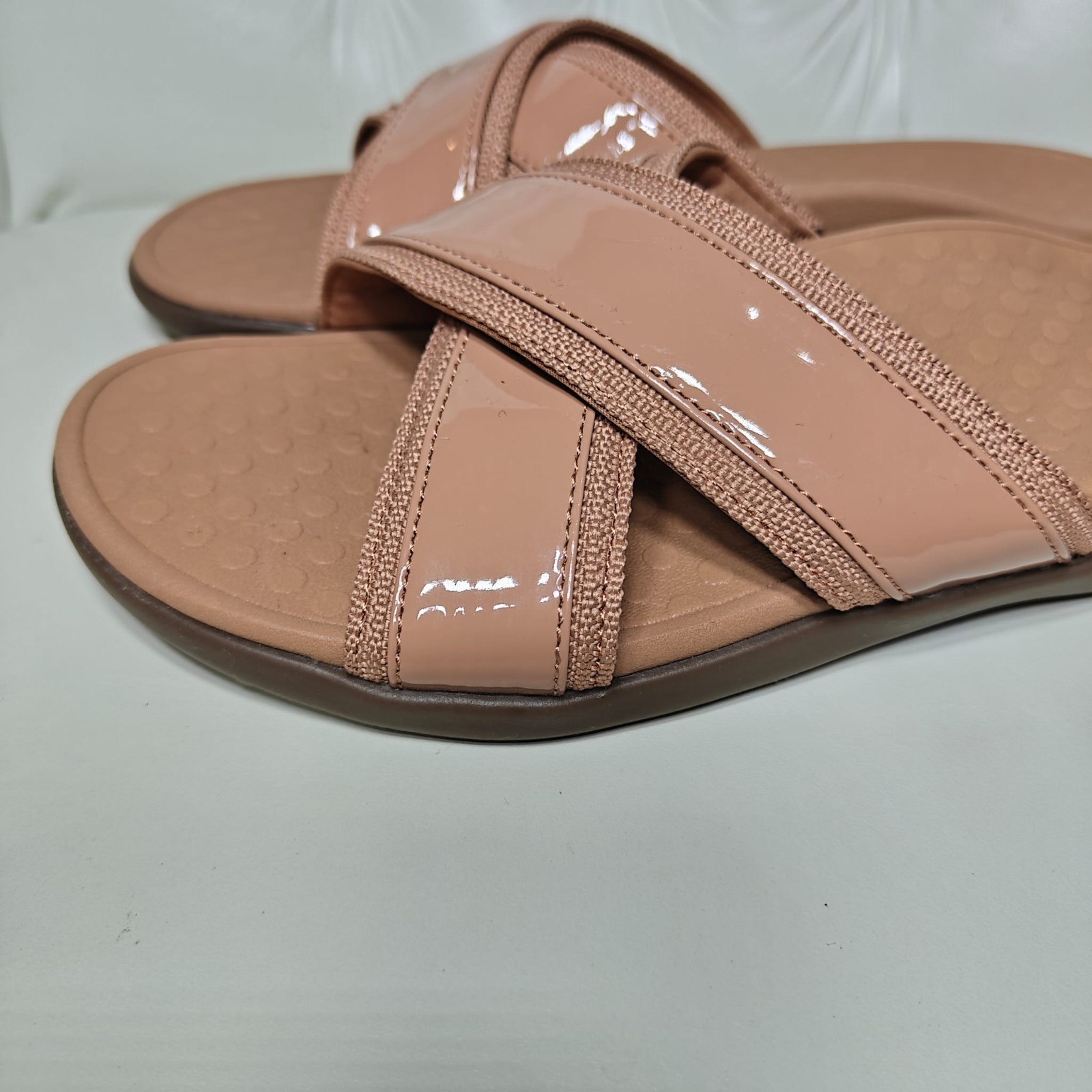 Vionic Merced Women’s Cross Strap Slide Orthotic Sandals.