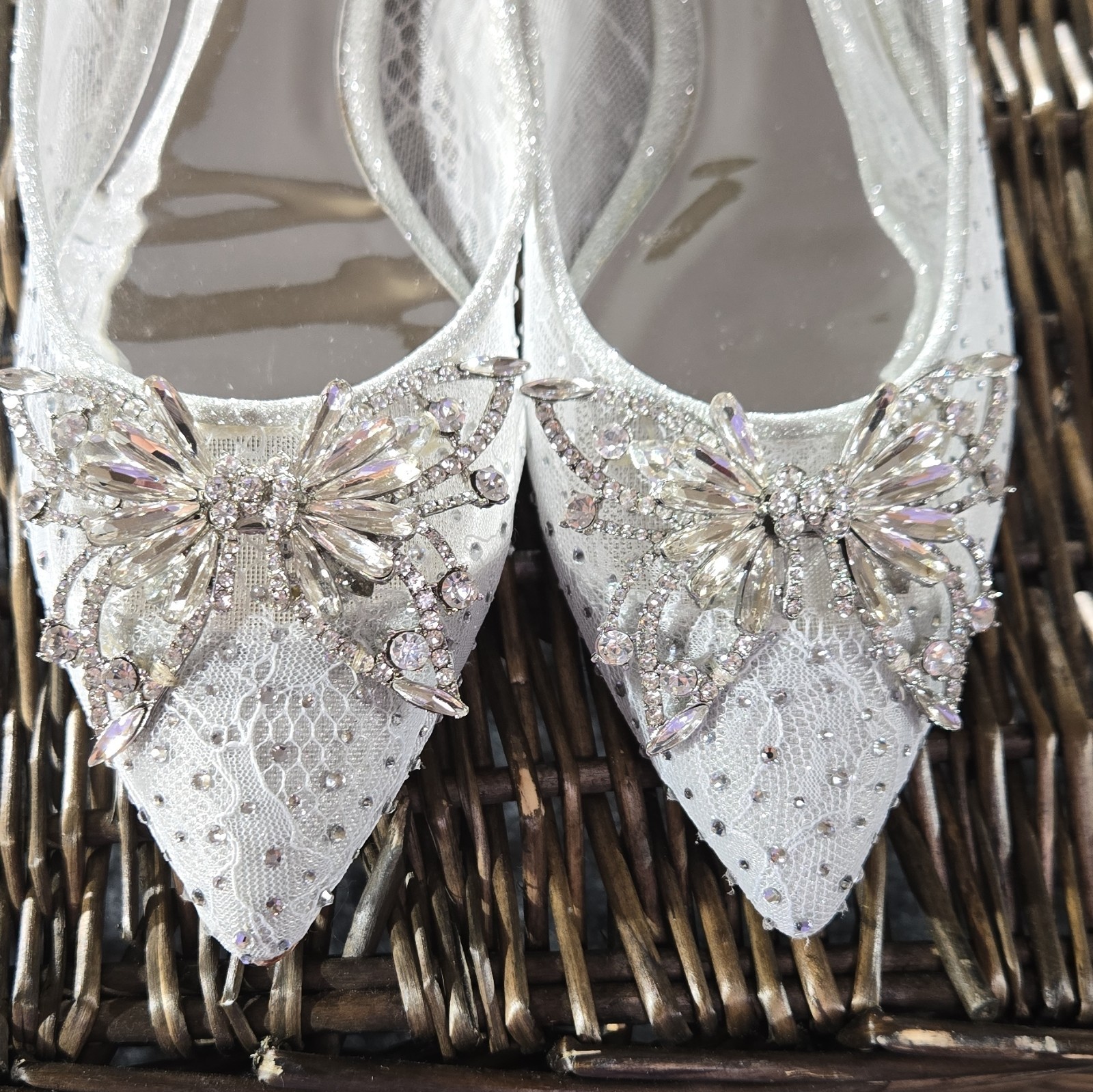 Badgley Mischka Silver Lace Embellished Crystal Rhinestone Beaded Flats Size 8.5