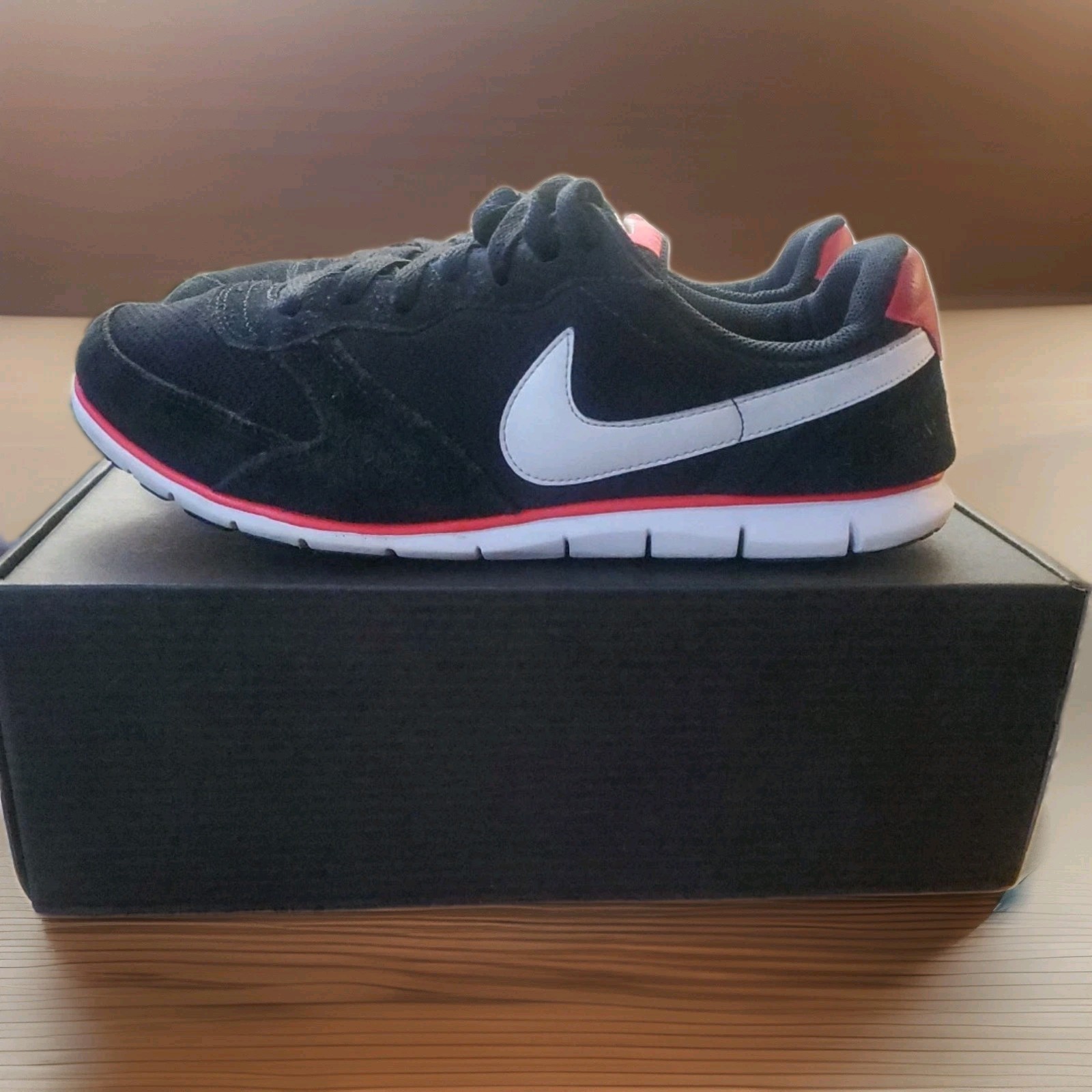 Nike Eclipse Black White Siren Red 324857-026 Women’s Size 9 Retired VGC *Read