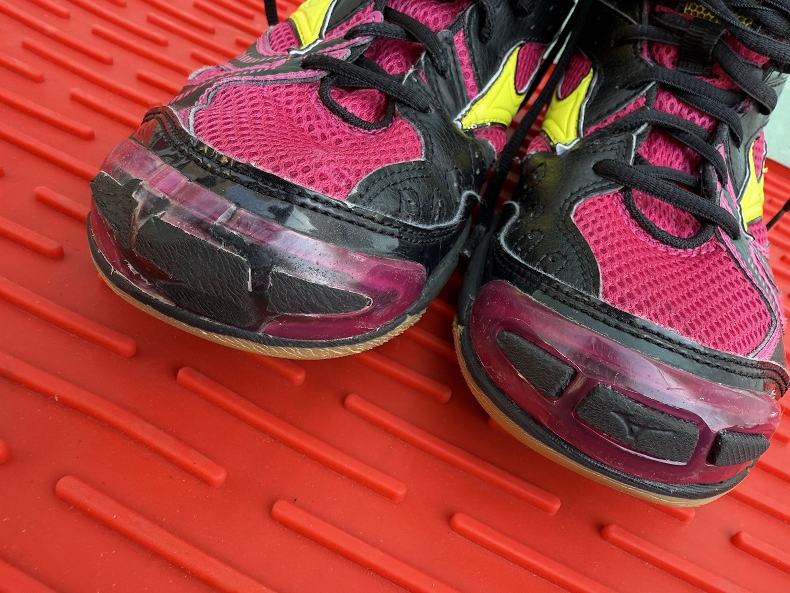 Mizuno Wave Bolt 2 Running Shoes Sneakers Womens Size 10 Lightweight Sneakers.