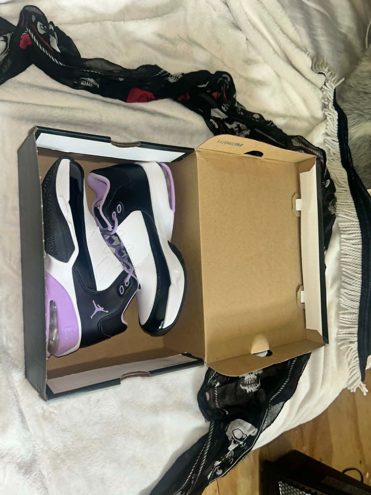Jordan Max Aura 3 Black white and Lilac Size 5.5 Original box. Very nice shoes!