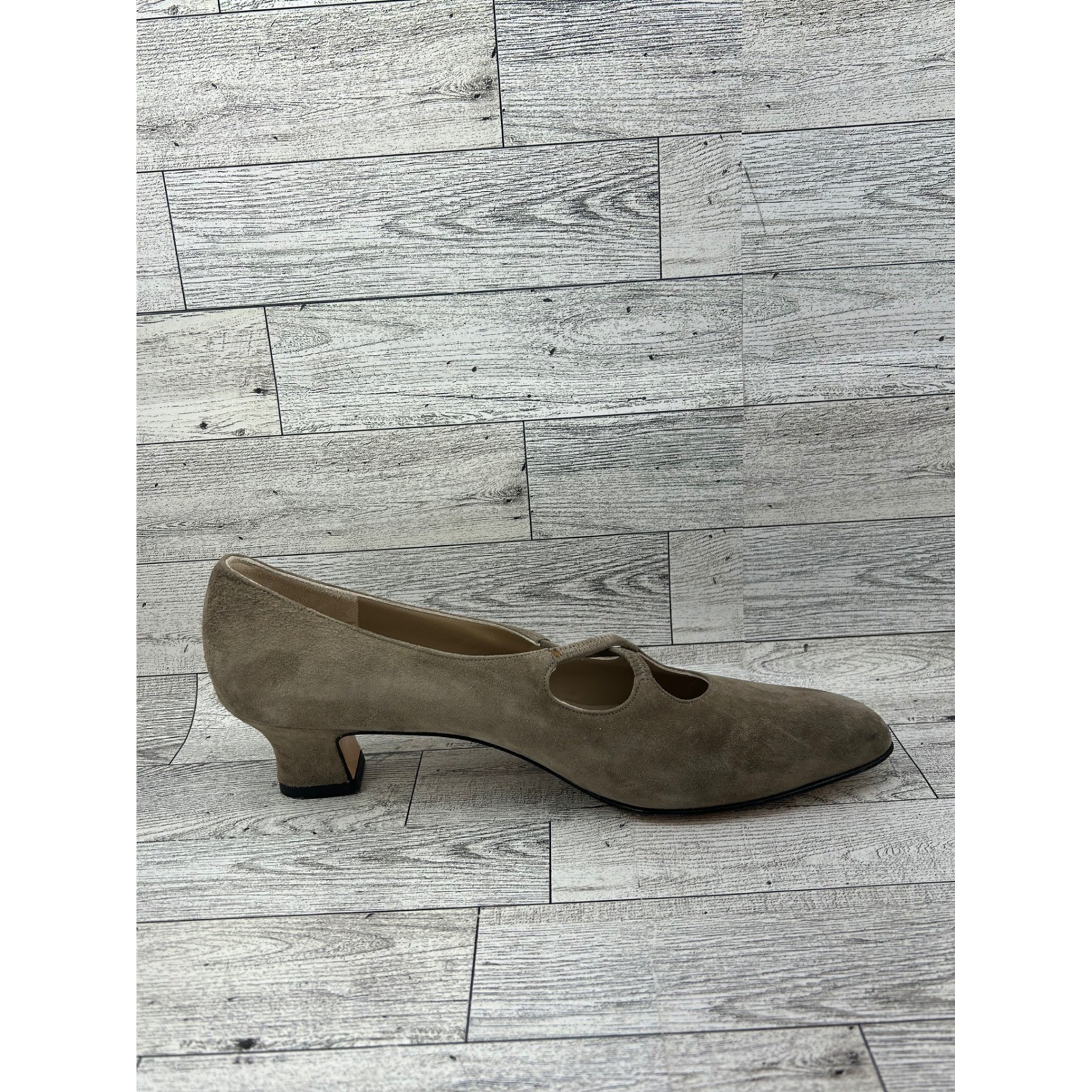 Salvatore Ferragamo Suede Leather Mary Jane Pumps Pointed Toe Heels 8.5 AAA