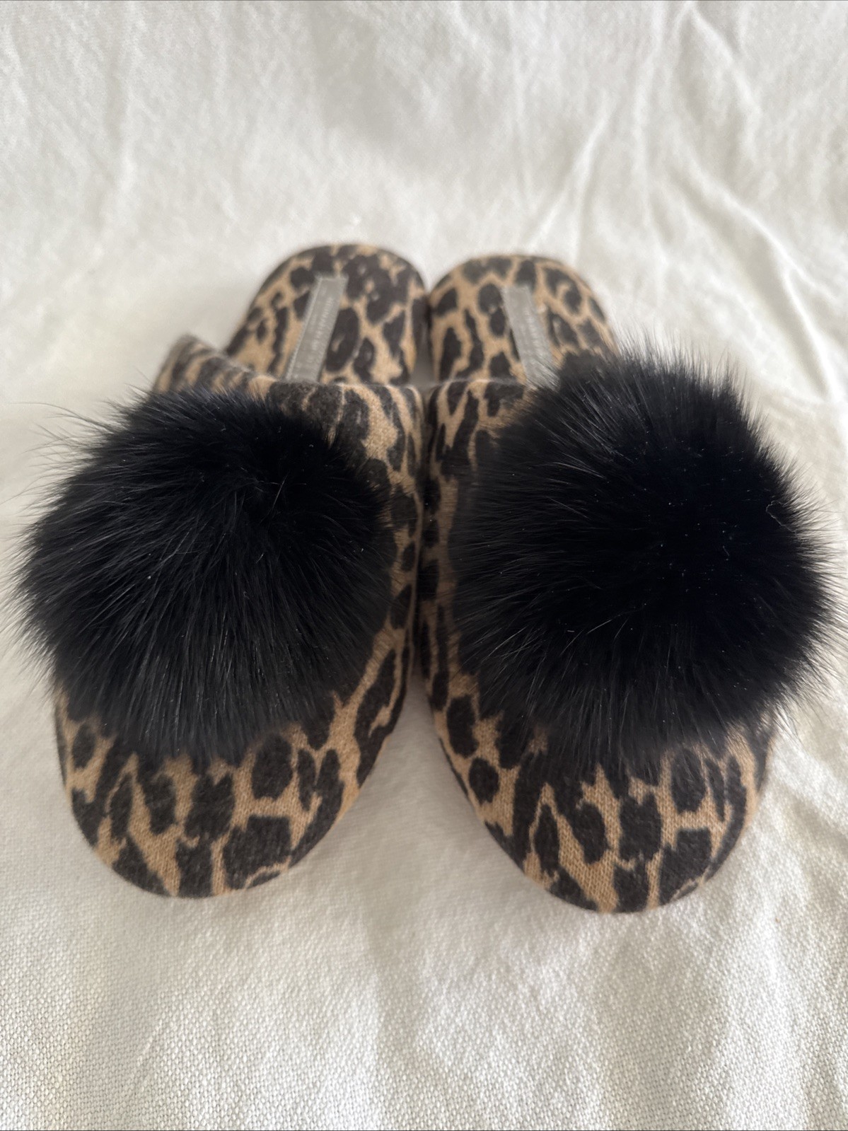 Neiman Marcus Women’s Brown Leopard Slipper With Fur Pom Pom Cashmere Size M