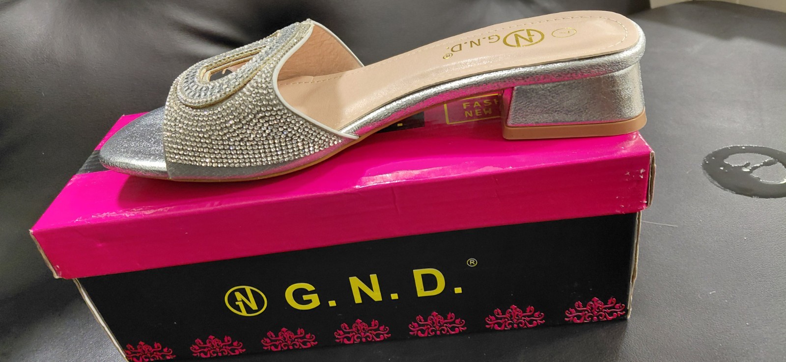 G.N.D. Women’s Silver Rhinestone Open Toe Slide Sandals Slip-On 7 EU38 3521
