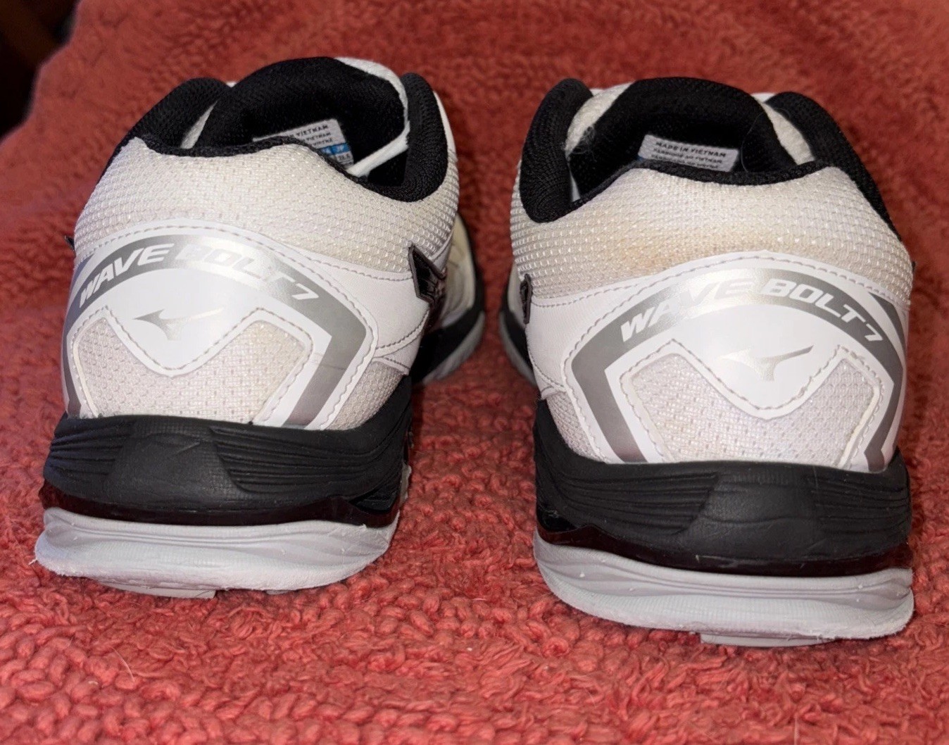 Mizuno Women’s Wave Bolt 7 Indoor Volleyball Shoes Sz 10 M, White & Black 430238
