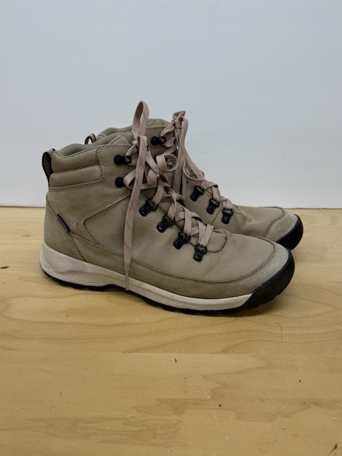 Danner Adrika Hiker Women’s 9.5 Hiking Boots Plaza Taupe Leather Ankle Lace Up
