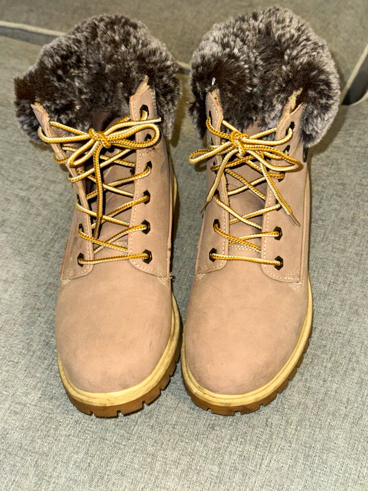 Lugz Women’s Beige Lace-Up Ankle Bootie Faux Fur Lined US 8 EU 39