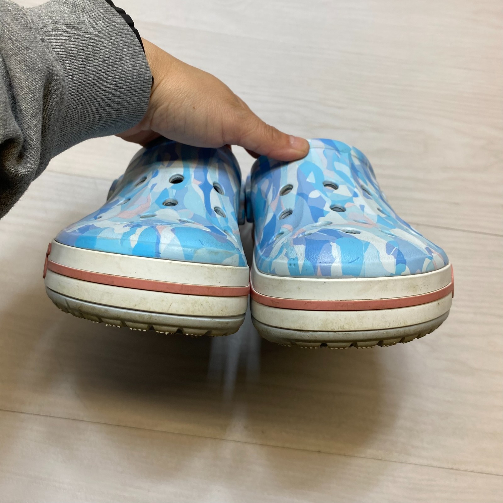 Crocs Bayaband Bubble Camo Clogs Women’s Size 9 Blue Round Toe Slip On Comfort