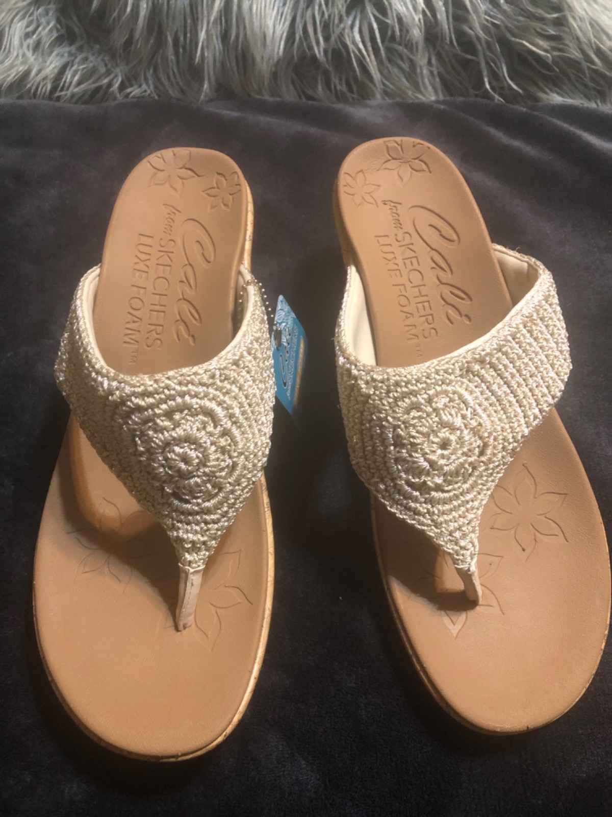 Skechers Lux Foam ‘Beverlee Fancy’ Slip On Toe Post Wedges Cream Gold Size 11