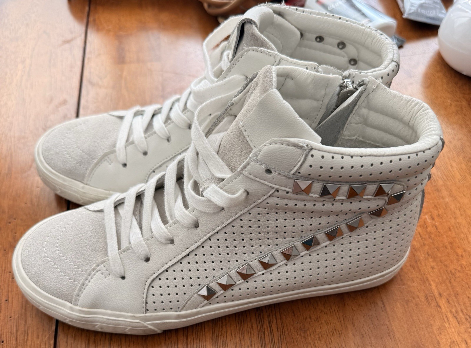 Steve Madden Tracey Womens size 9.5 White Leather Studded High-Top Sneakers