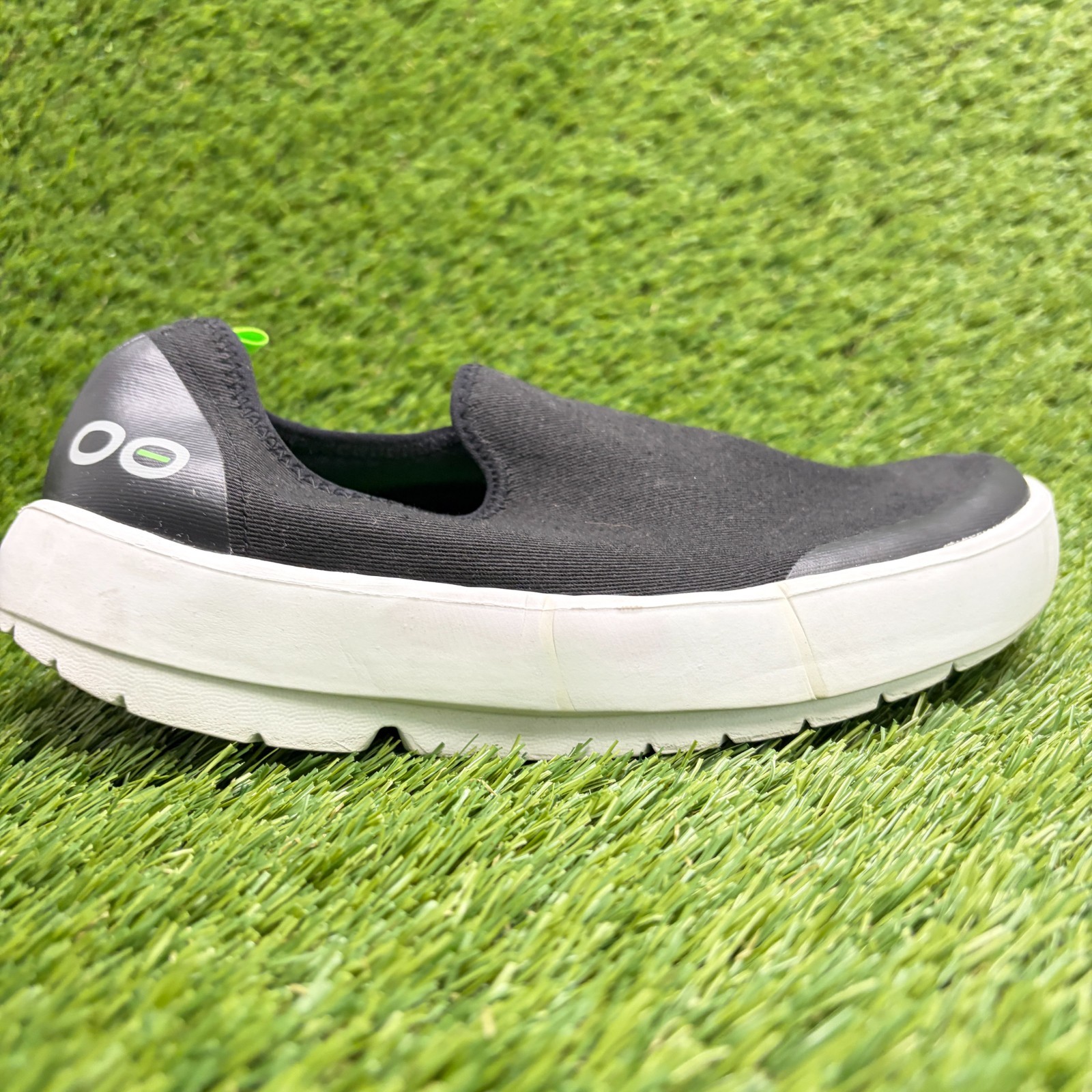 OOFOS OOmg eeZee Low Womens Size 7 Black Casual Walking Slip On Recovery Shoes