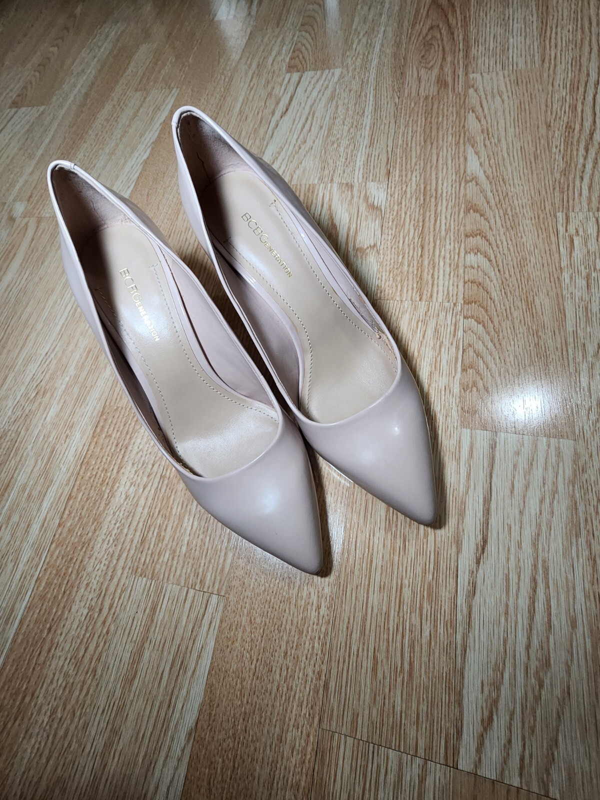 BCBGeneration size 8.5 pale pink nude pointed toe patent leather pumps heels
