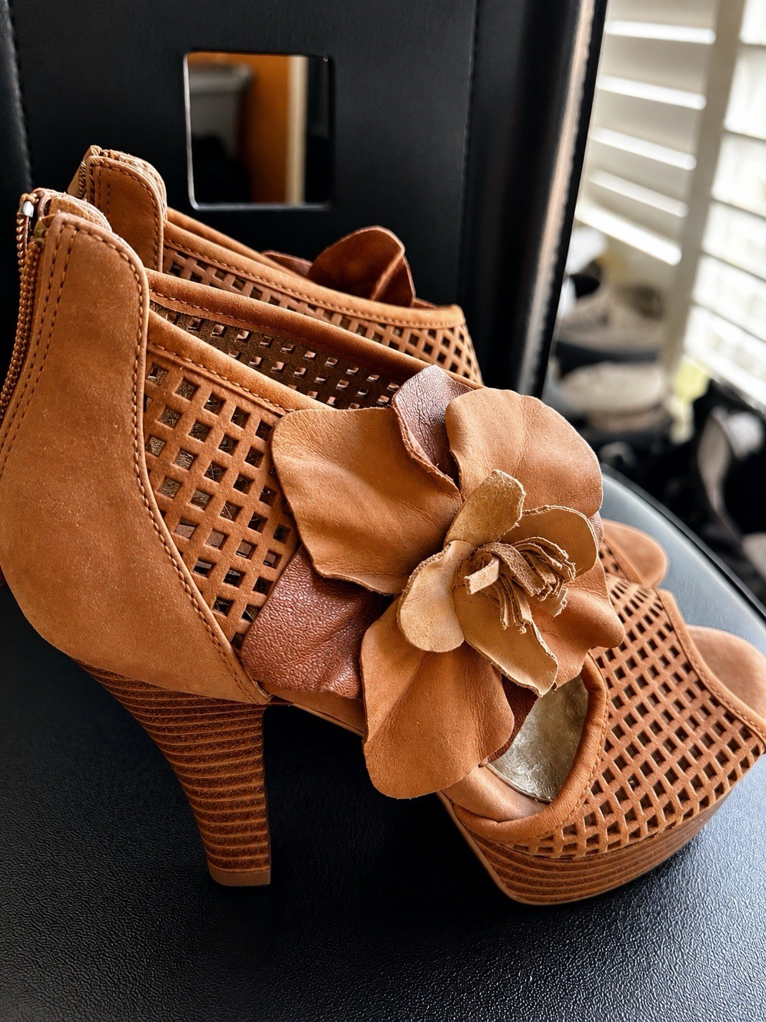 Sofft Women’s Brown Leather Open Toe Ankle Strap Back Zip Flower Block Heel
