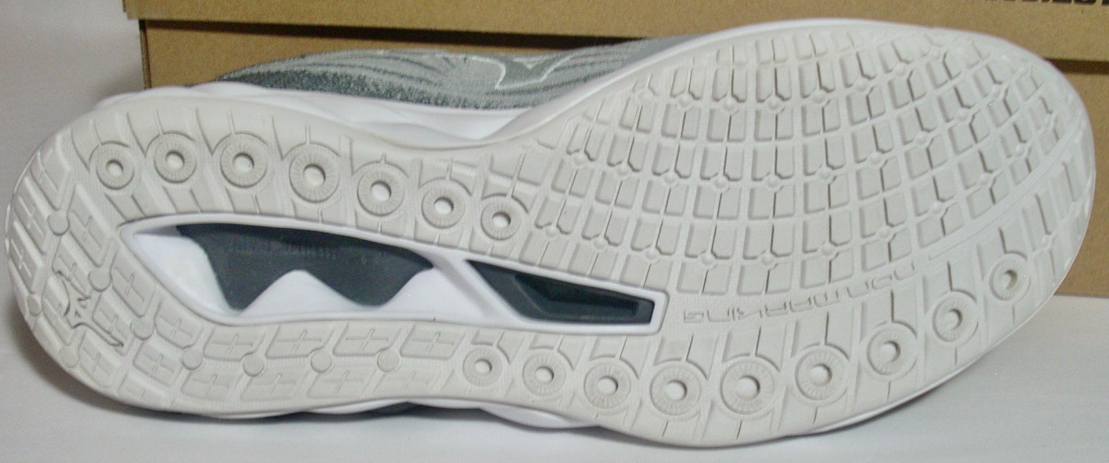MIZUNO WAVE LUMINOUS 2 WOMENS U.S. SIZE 11 GRAY VOLLEYBALL SHOES NO BOX