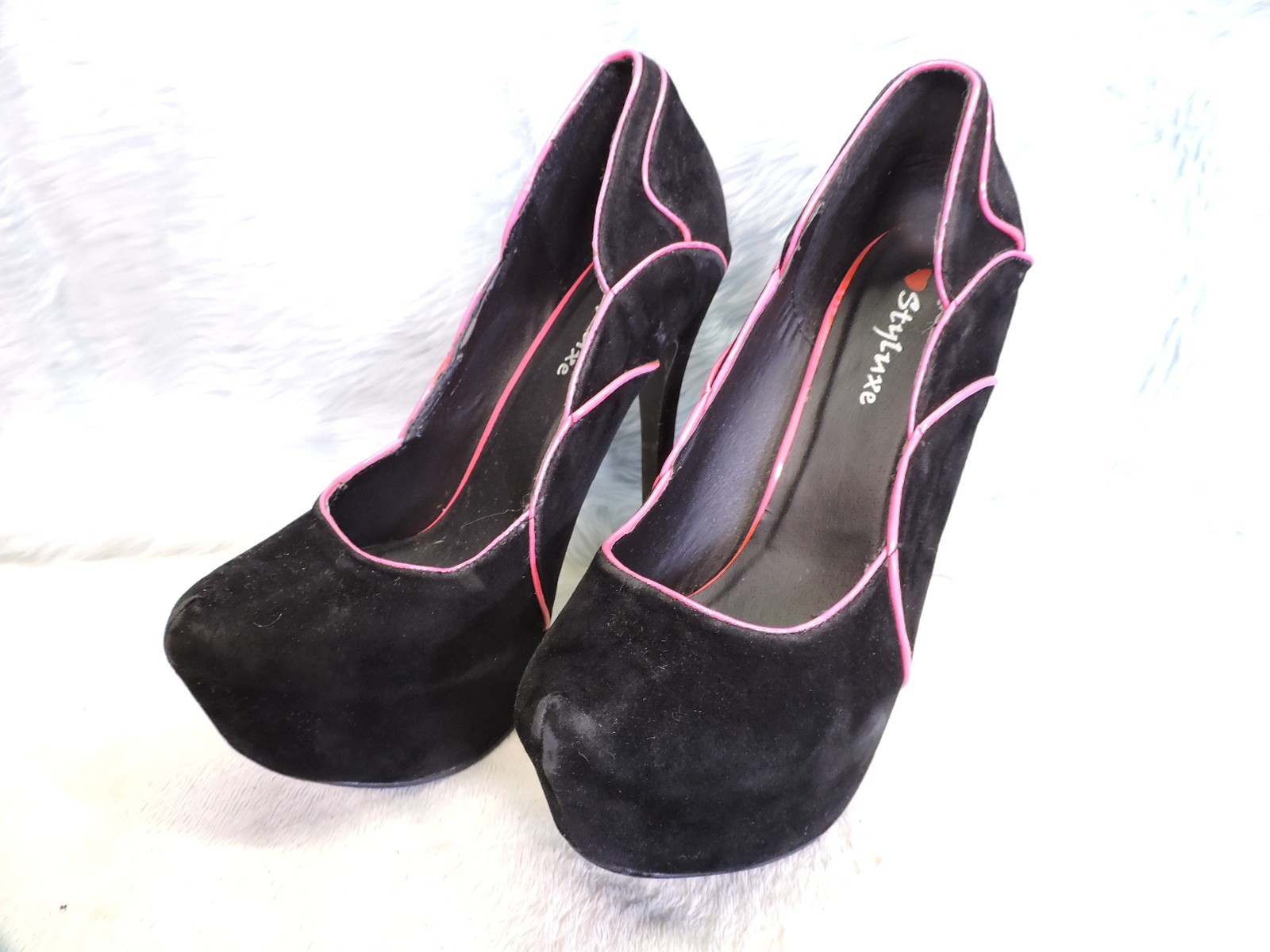 Styluxe Black velvet and Fuschia patent platforms Size 9.5 Womens Mens 8