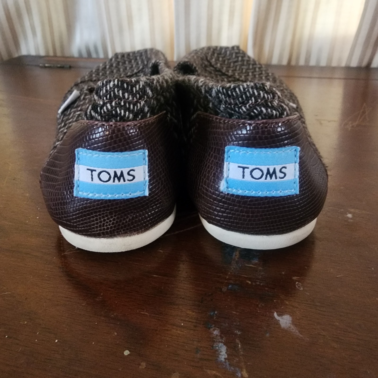 US 9 UK 7 EU 40 TOMS Classic slip-on black and white chevron
