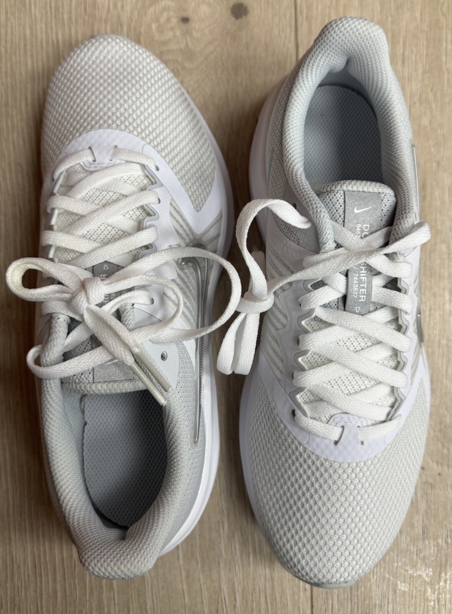 Nike Wmns Downshifter 11 White Metallic Silver US SZ 8.5 CW3413-100