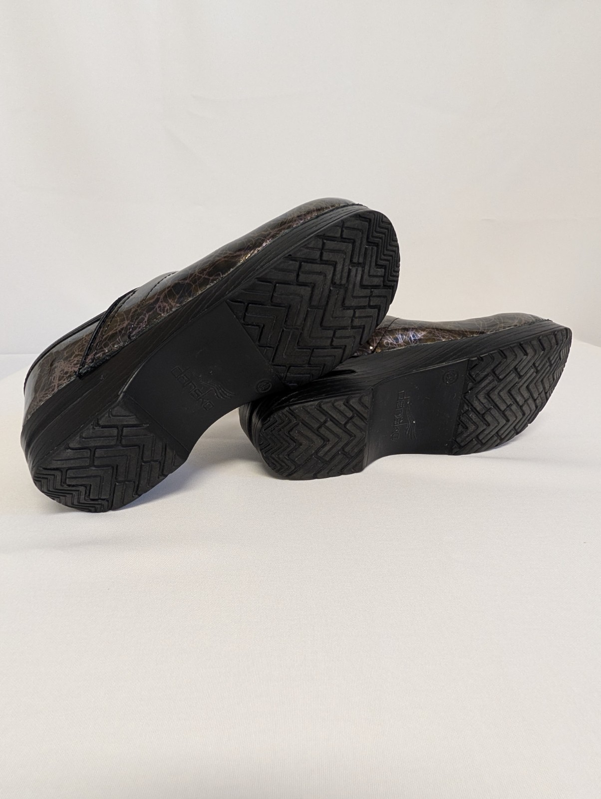Dansko Professional Women’s Leather Clogs Slip Resistant Abstract EU 39 US 8.5