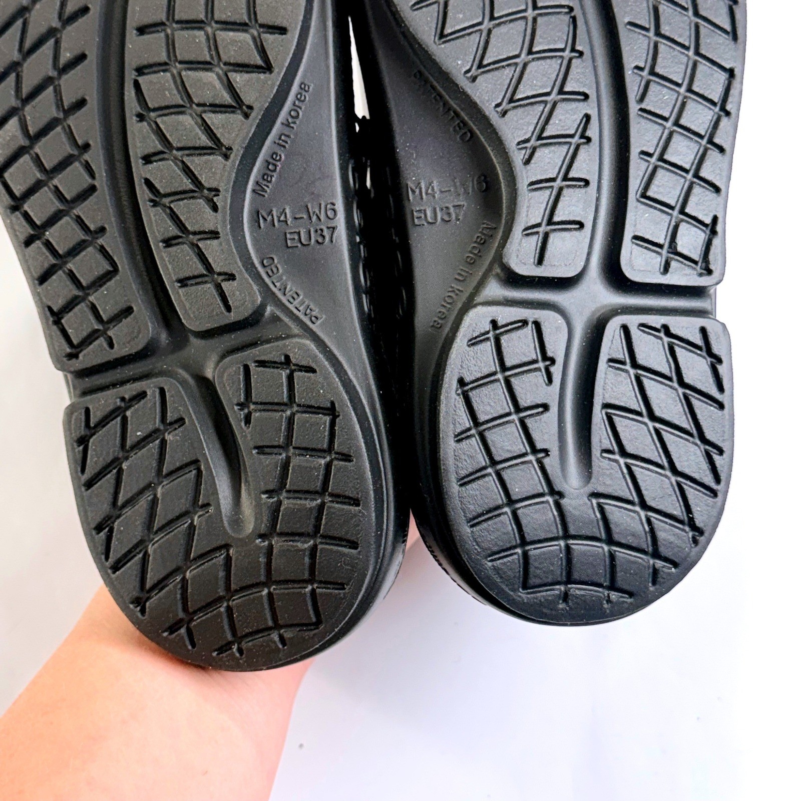 NEW OOFOS Oocloog Recovery Clog EU 37 Men 4 Women 6 Black Comfort Unisex Slip On