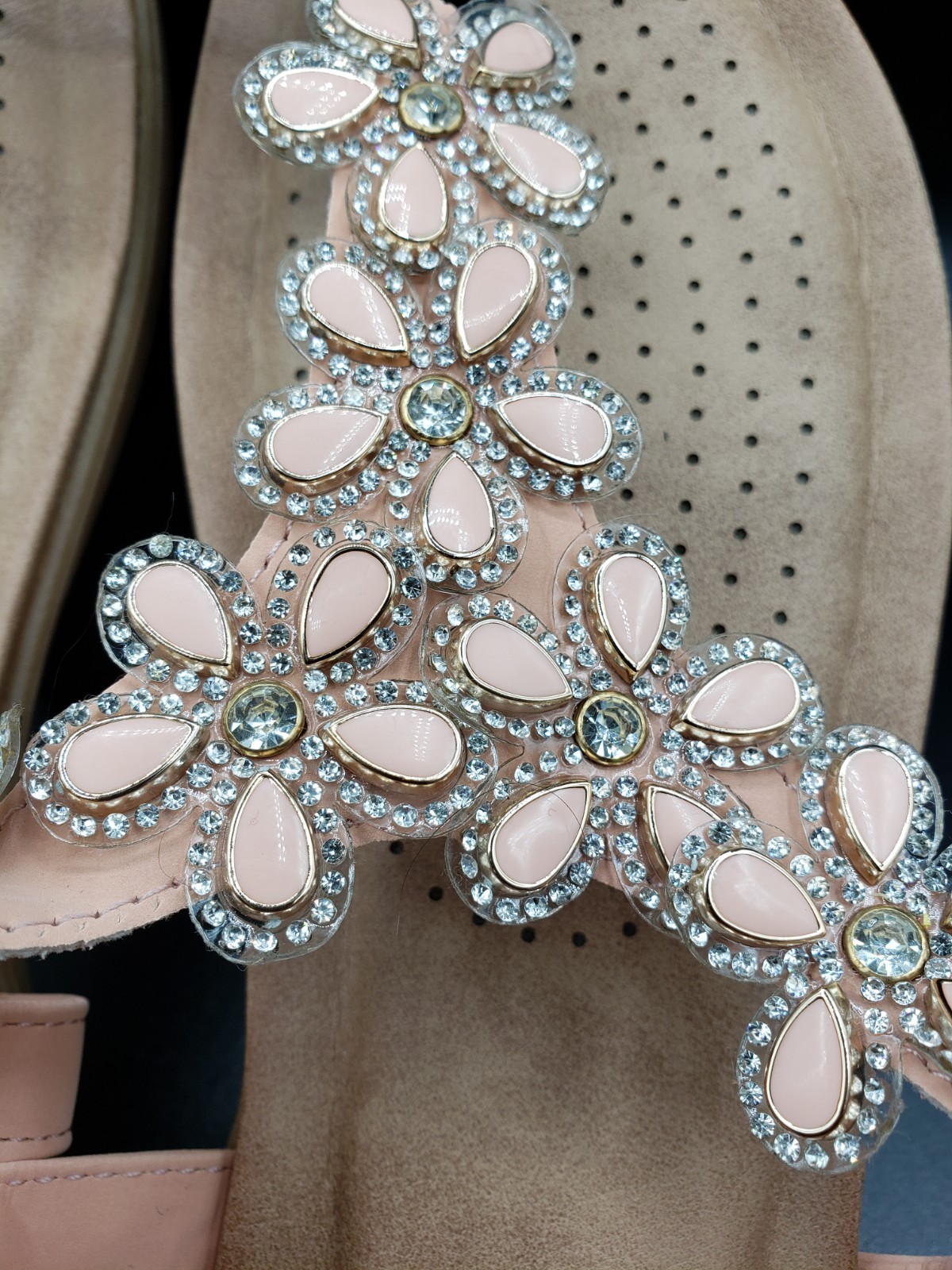 «Qupid» Womens Floral Beaded Bejeweled Rhinestone Sandals Size 10 NWT